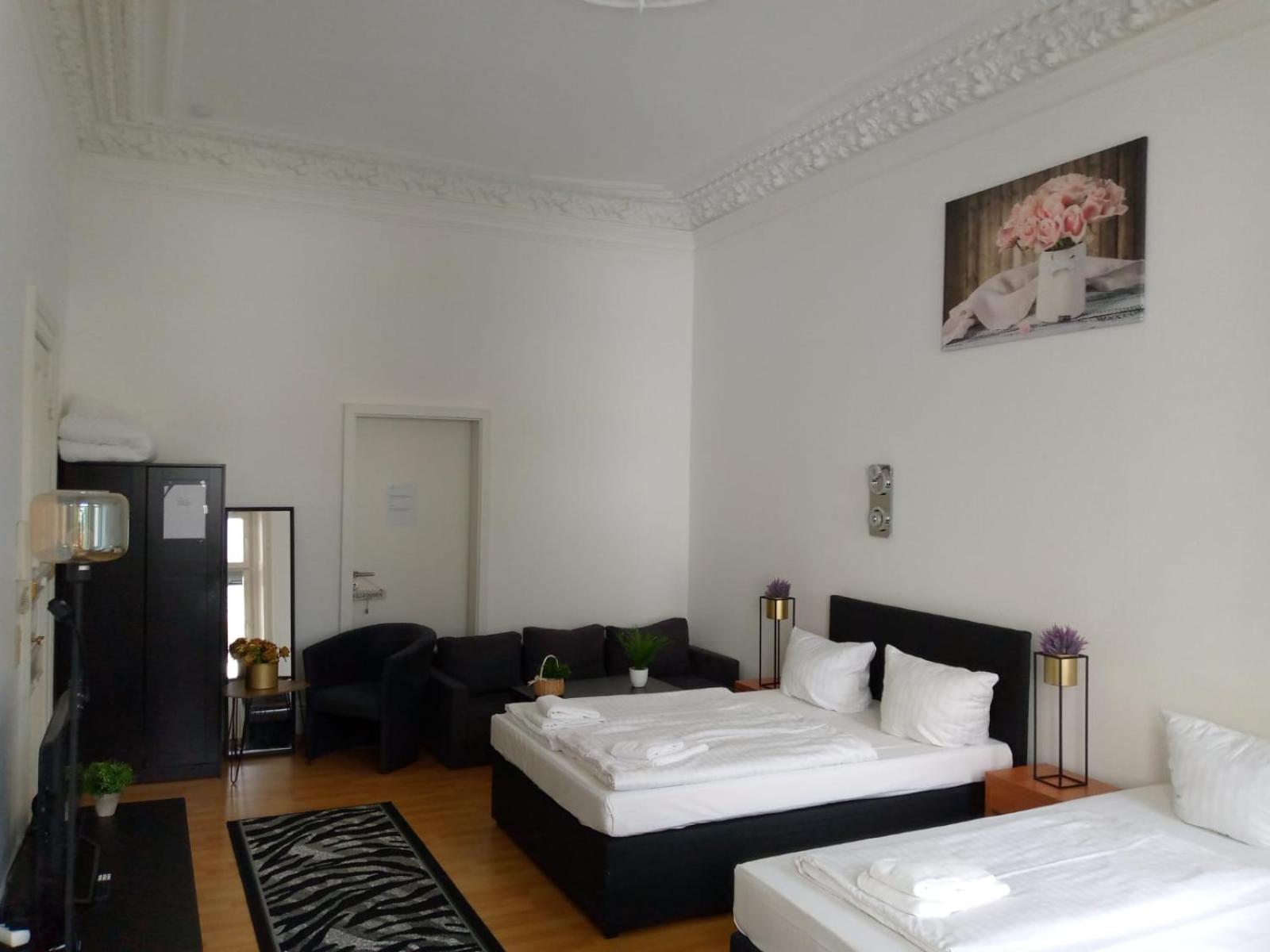 One-Bedroom Apartment - Photo 3