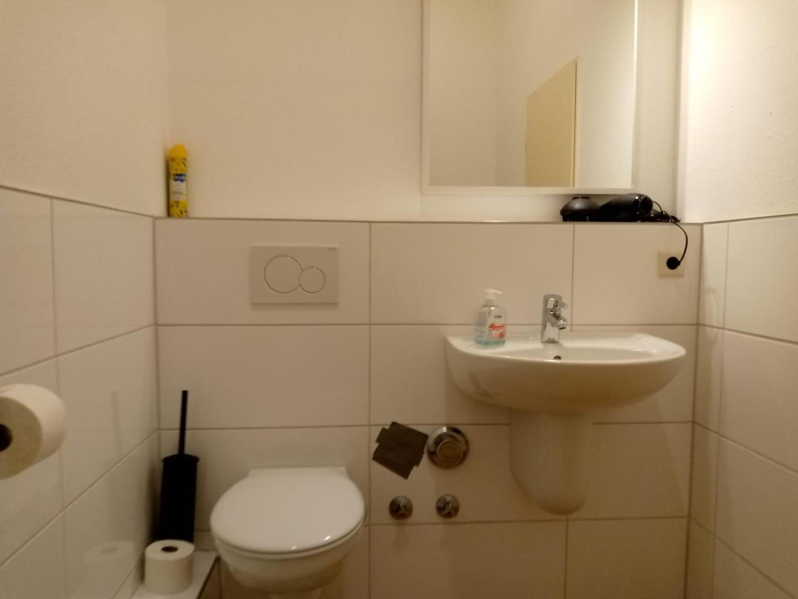 One-Bedroom Apartment - Photo 11