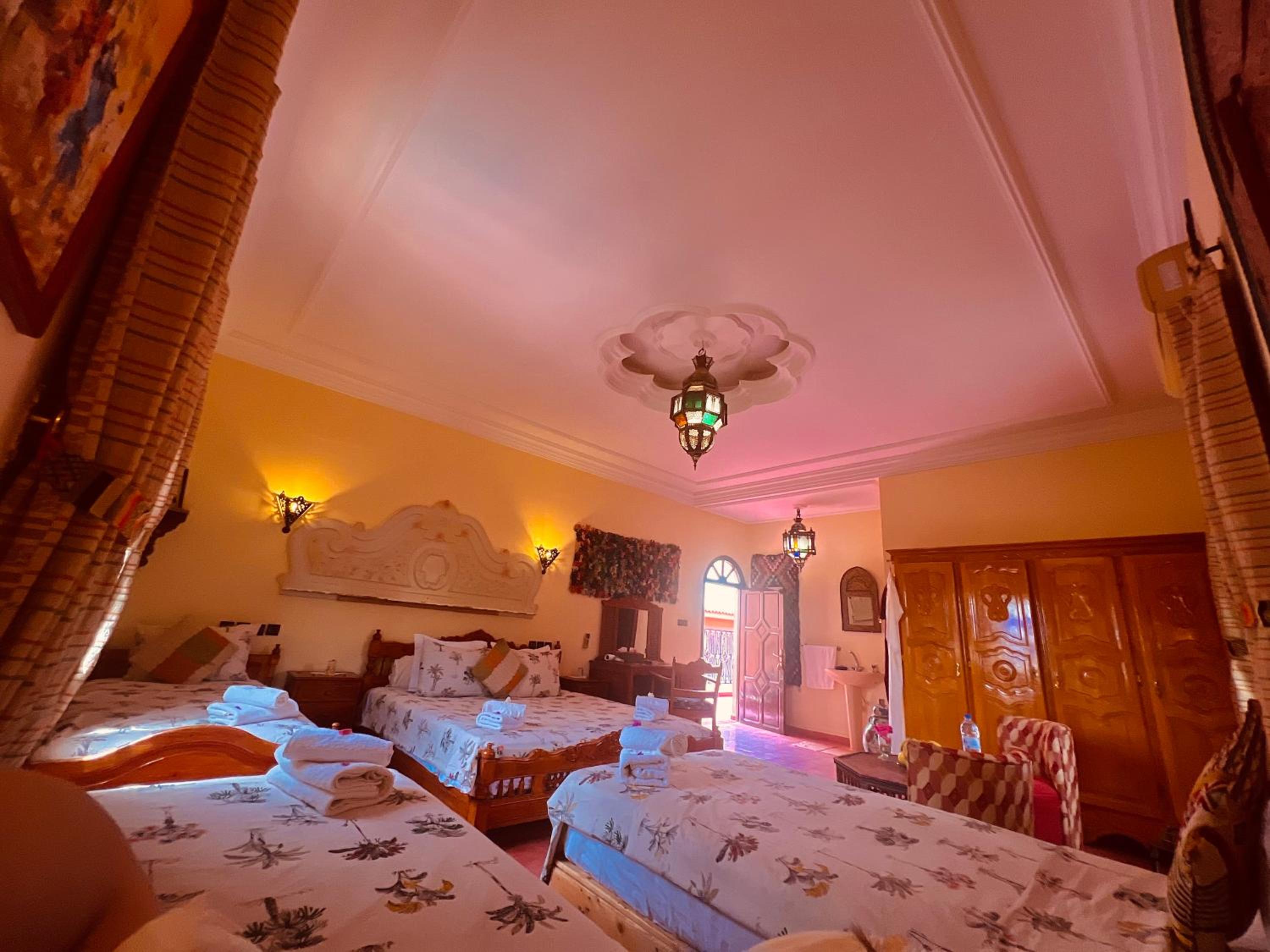 Family Room with Garden View - Photo 8