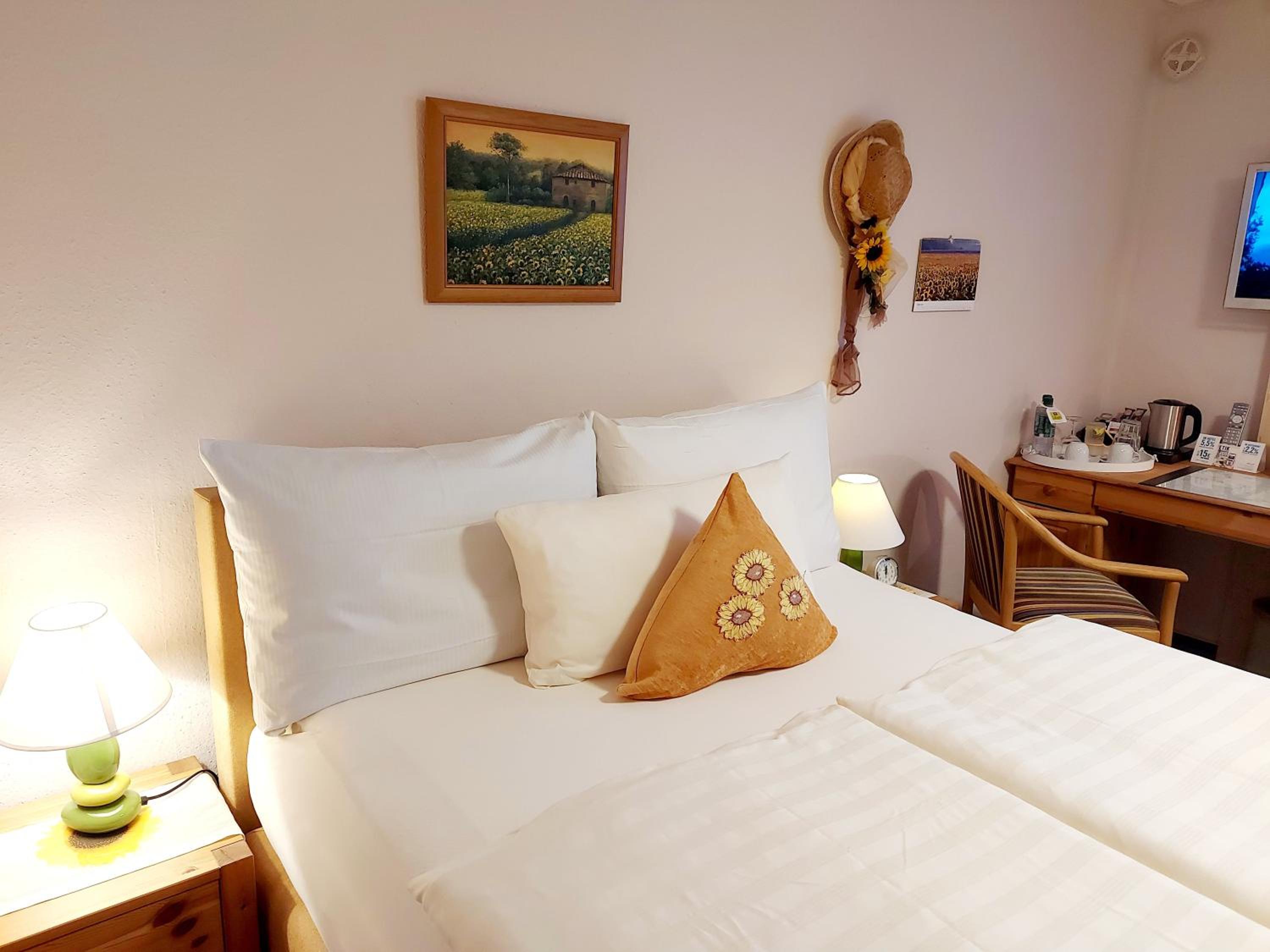 Economy Double Room photo 3