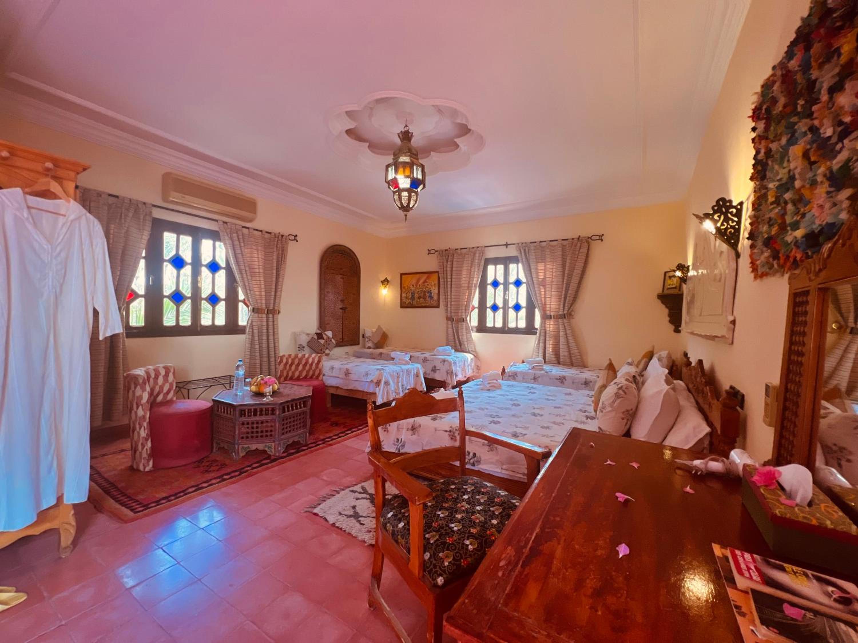 Family Room with Garden View - Photo 6