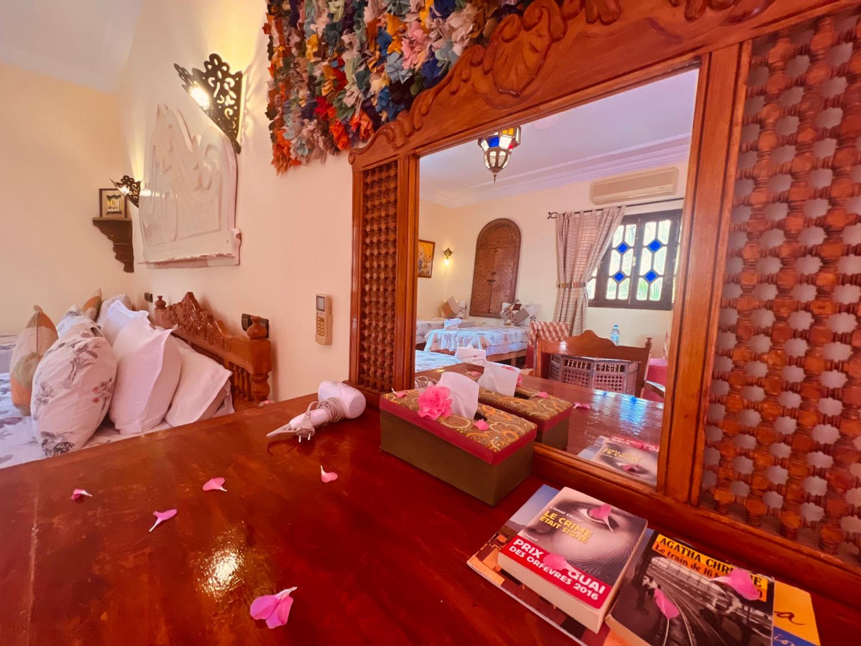 Family Room with Garden View - Photo 5