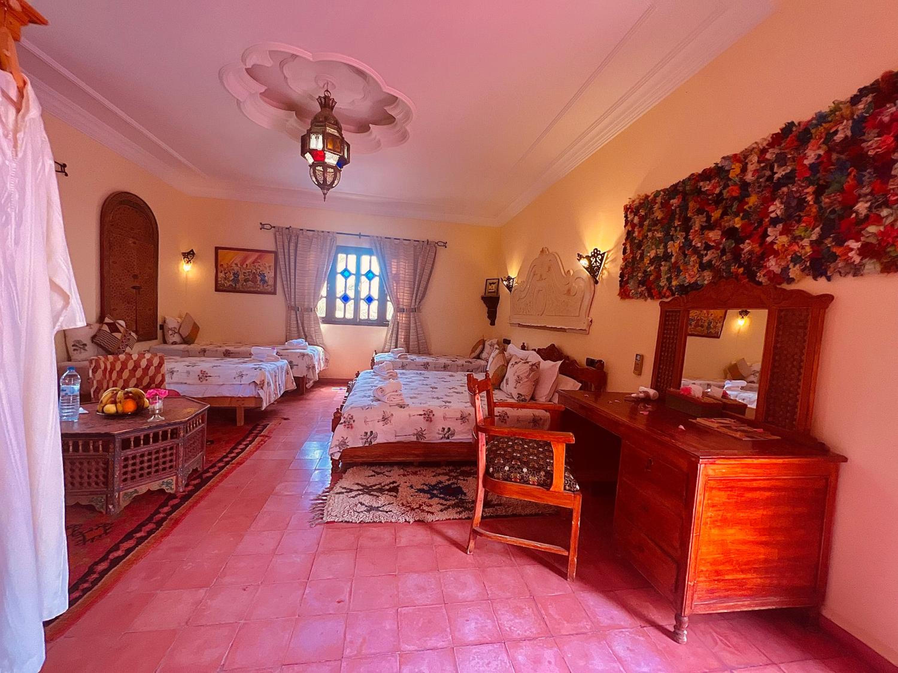 Family Room with Garden View - Photo 12