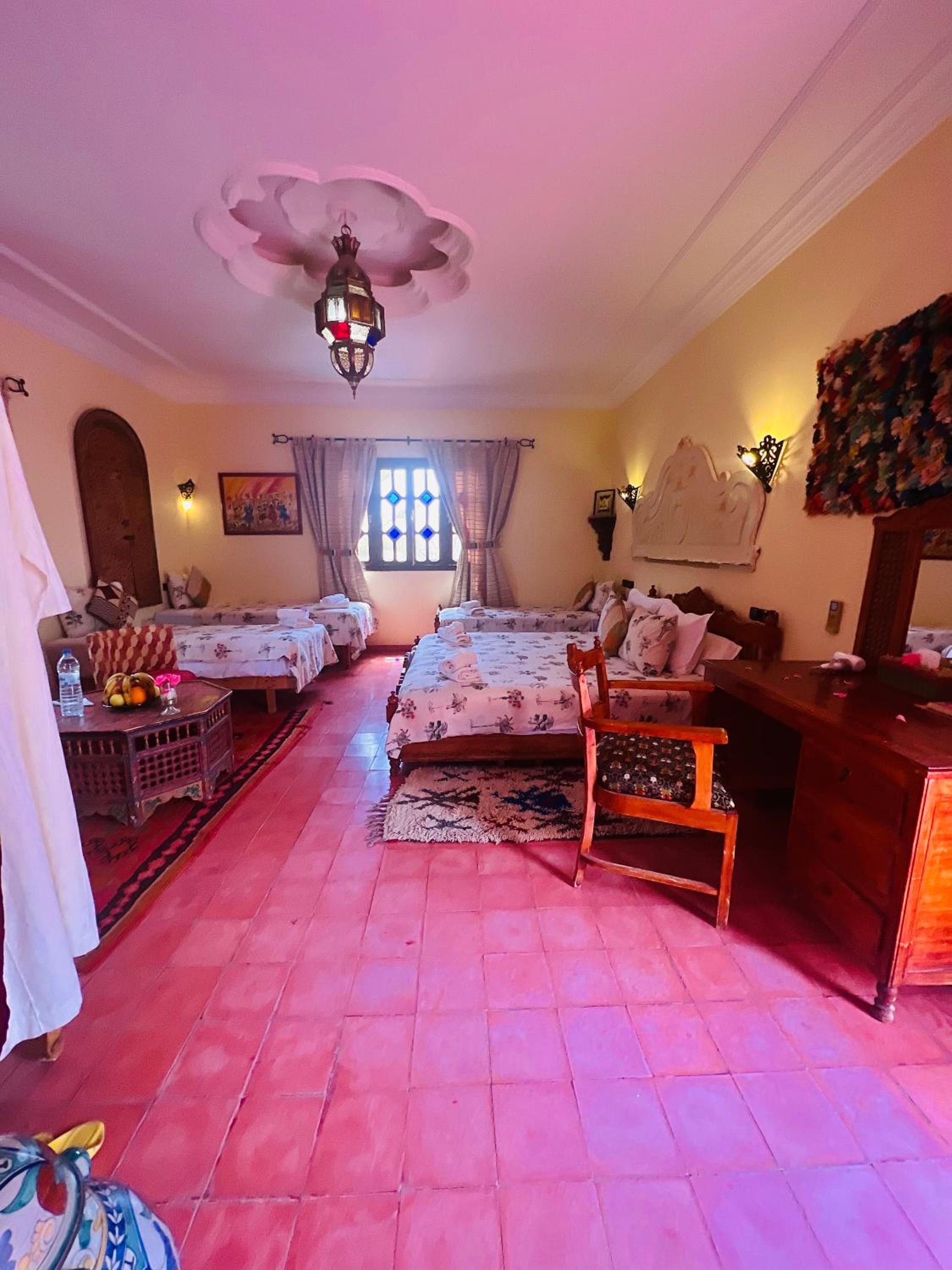 Family Room with Garden View - Photo 1
