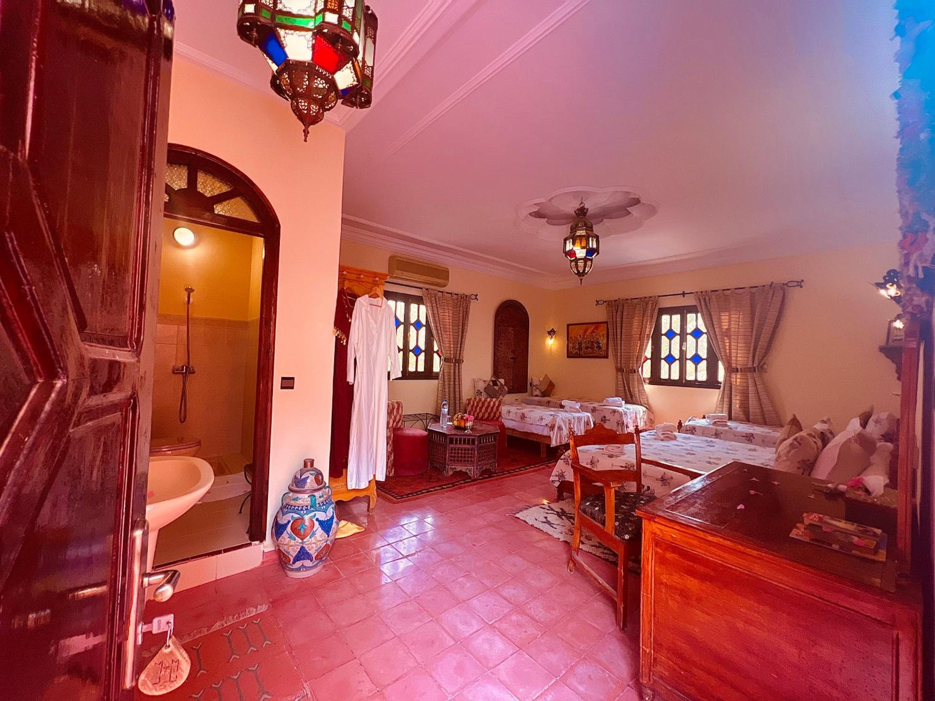 Family Room with Garden View - Photo 14