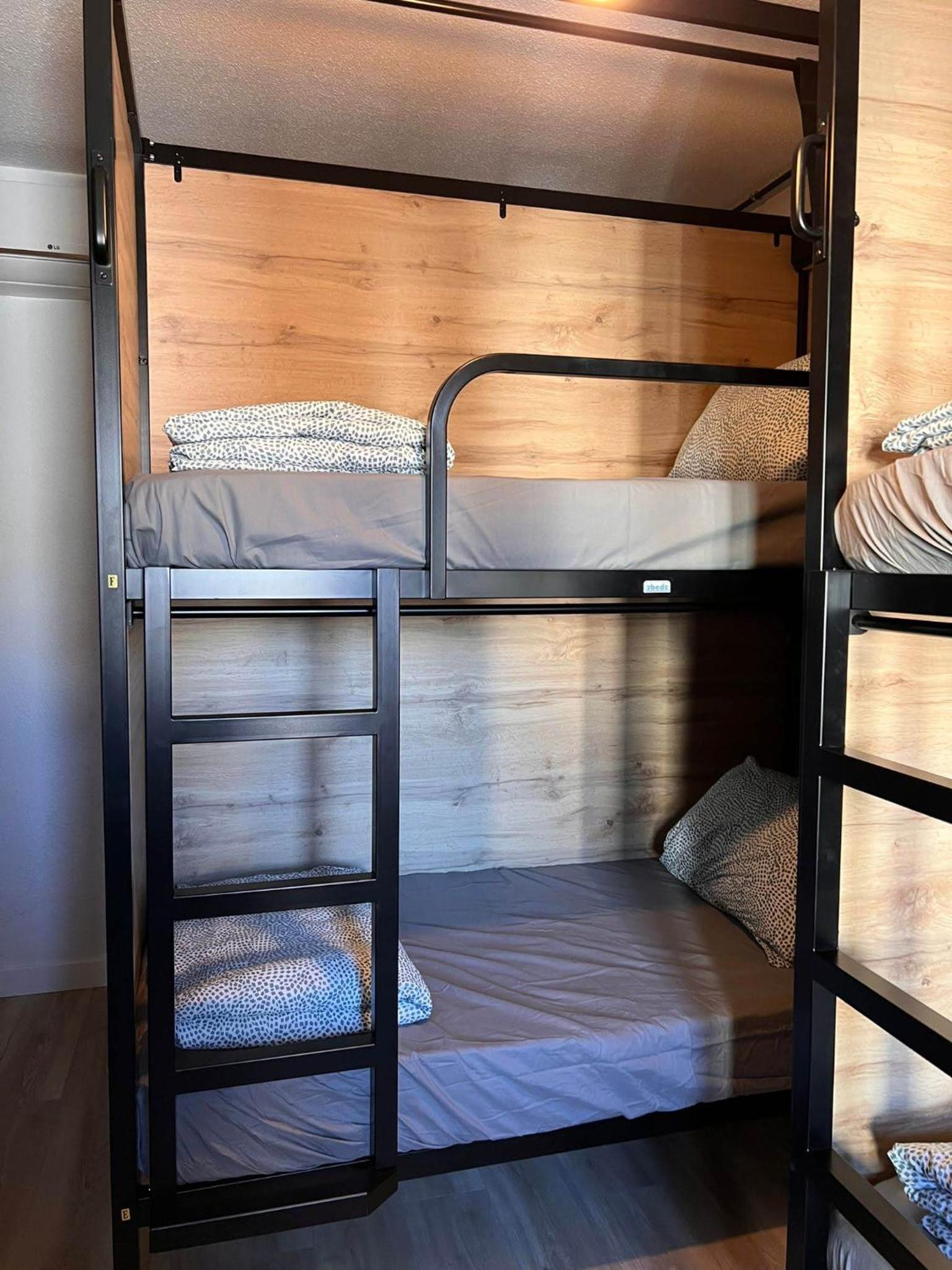 Bed in 6-Bed Mixed Dormitory Room photo 2