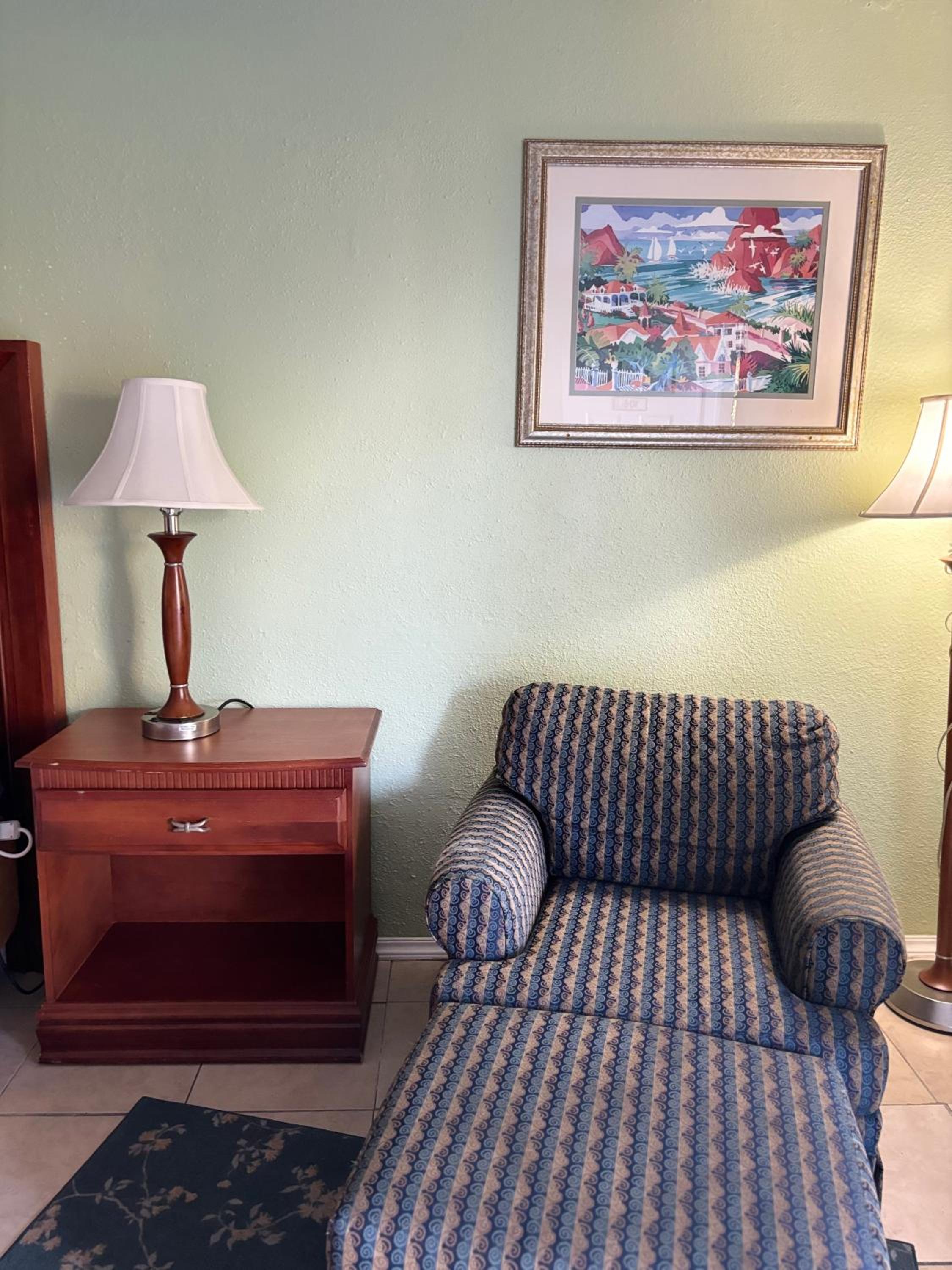 King Room - Non-Smoking  photo 3