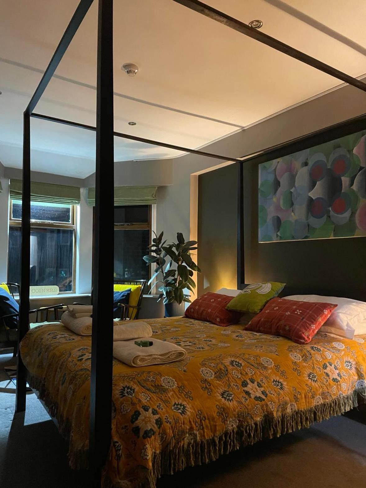 Deluxe Double Room with Shower - Photo 6