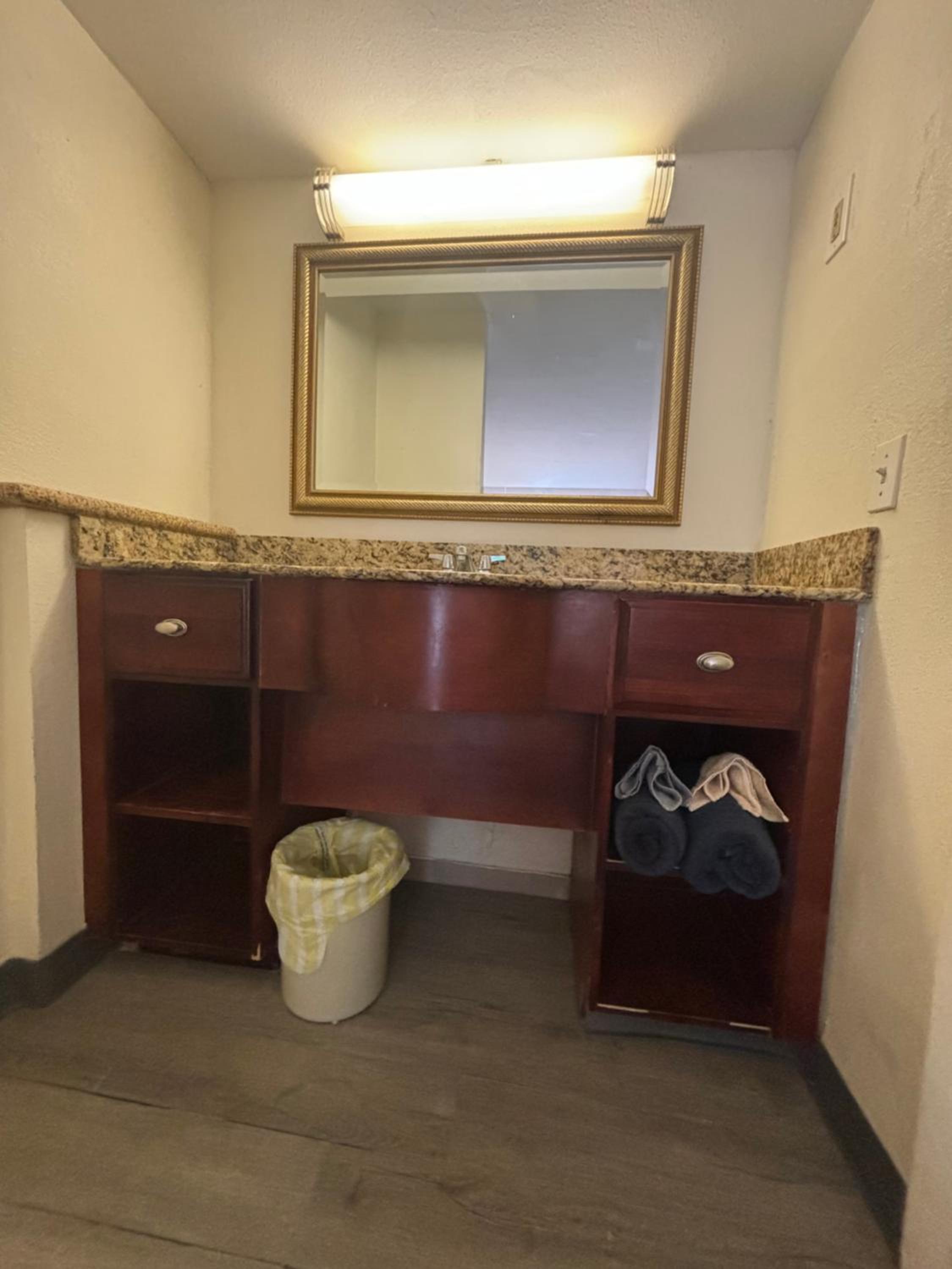 Deluxe Double Room (2 Adults + 1 Child) photo 3