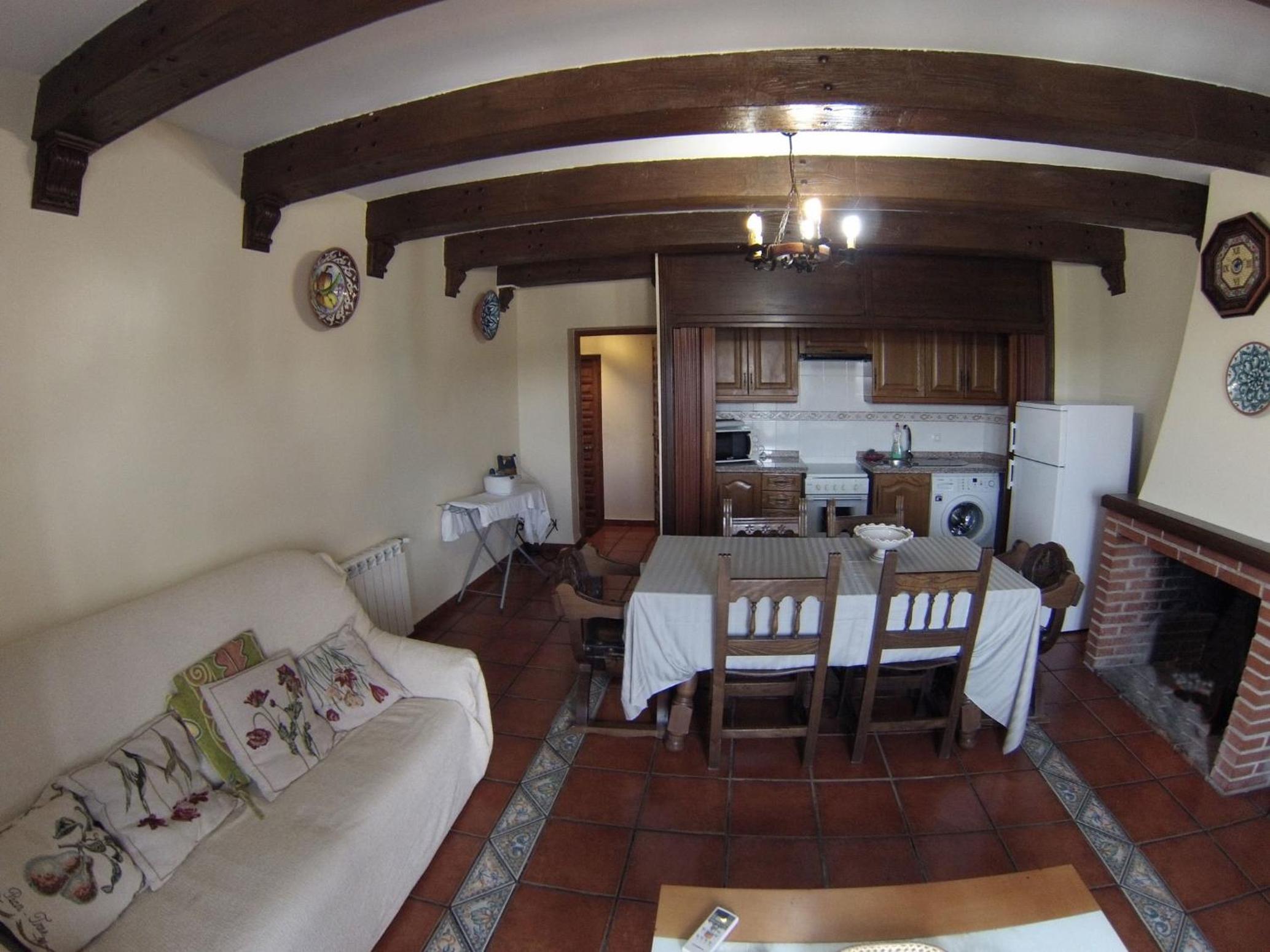 Six-Bedroom House photo 2