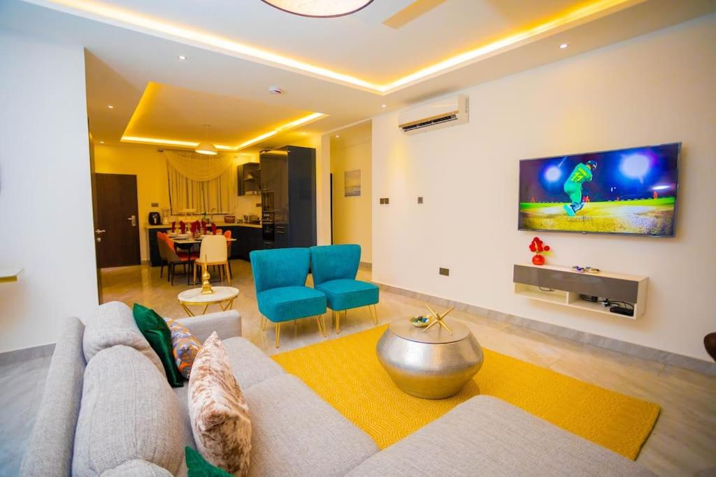 Three-Bedroom Apartment photo 2