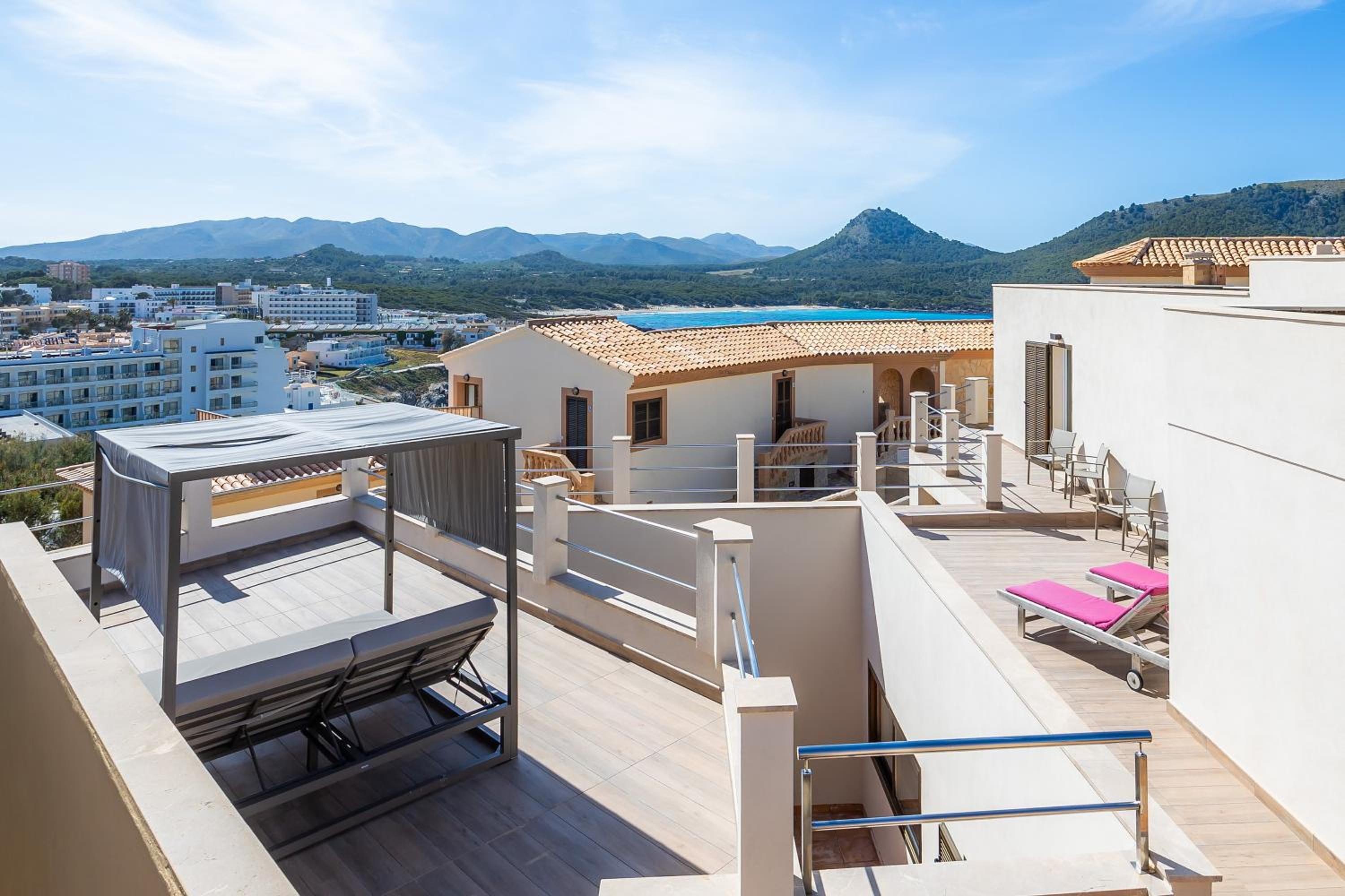 Villa with Sea View photo 2