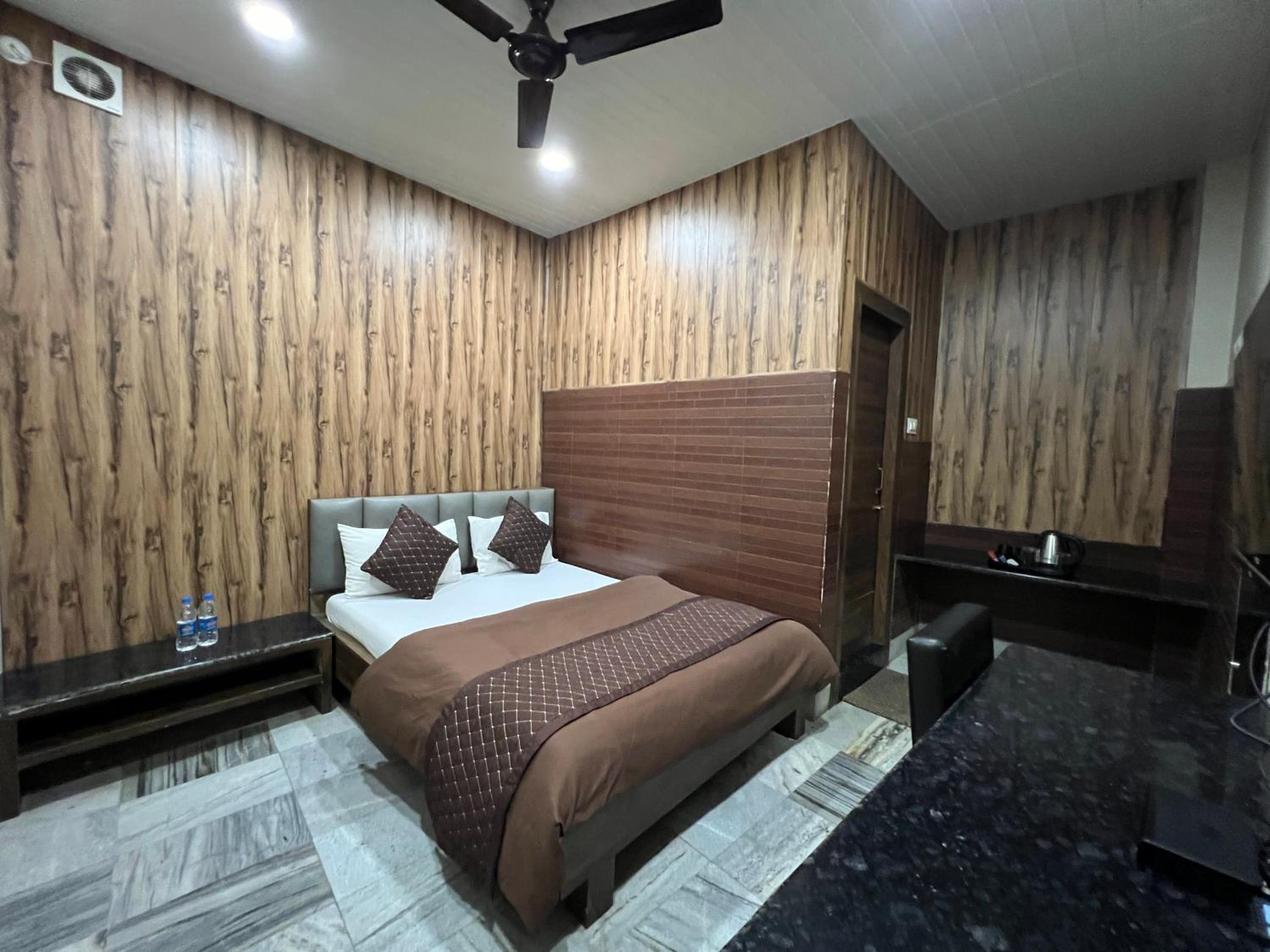 Queen Room - Photo 6