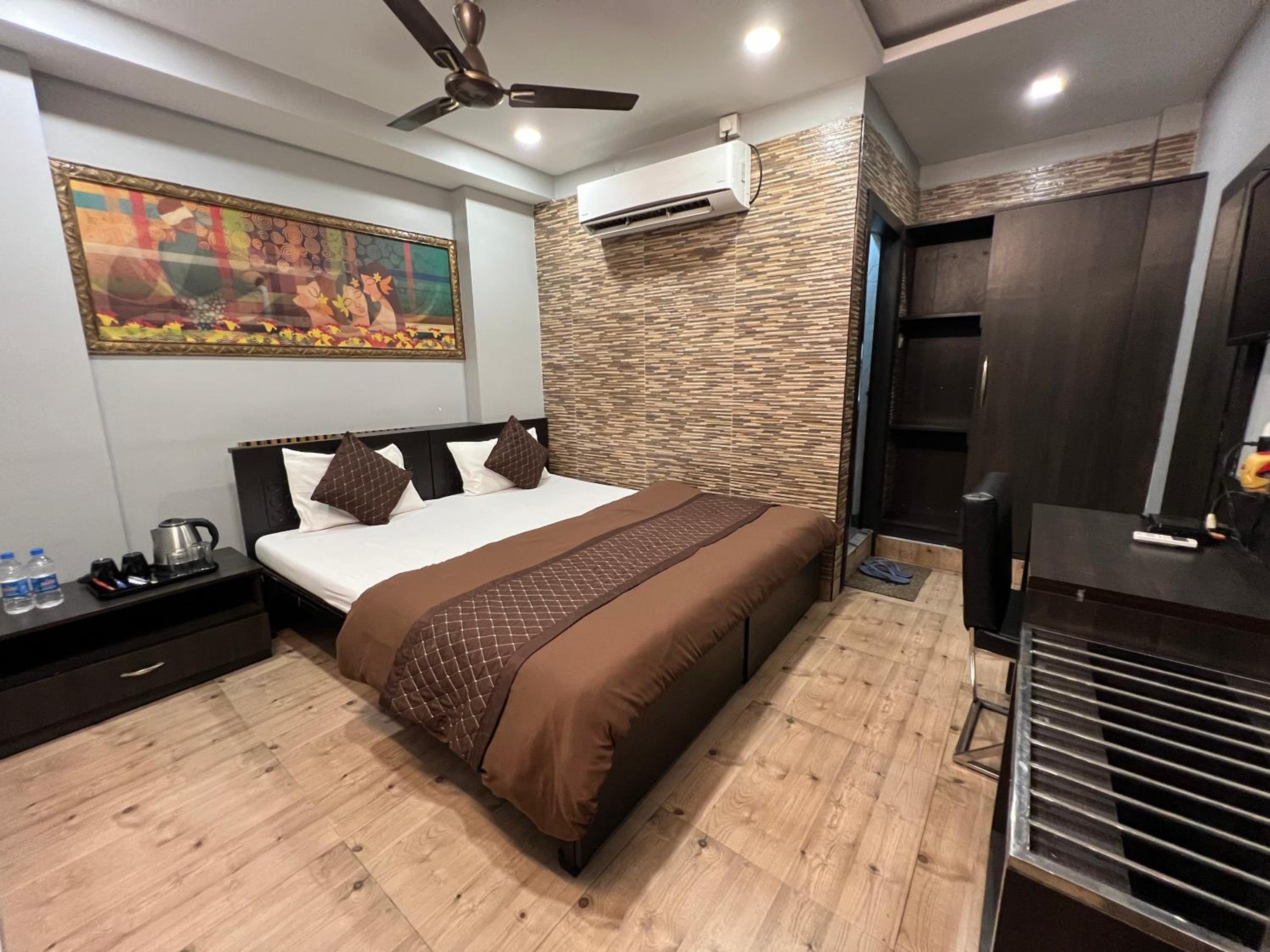 Deluxe Double Room - Photo 8