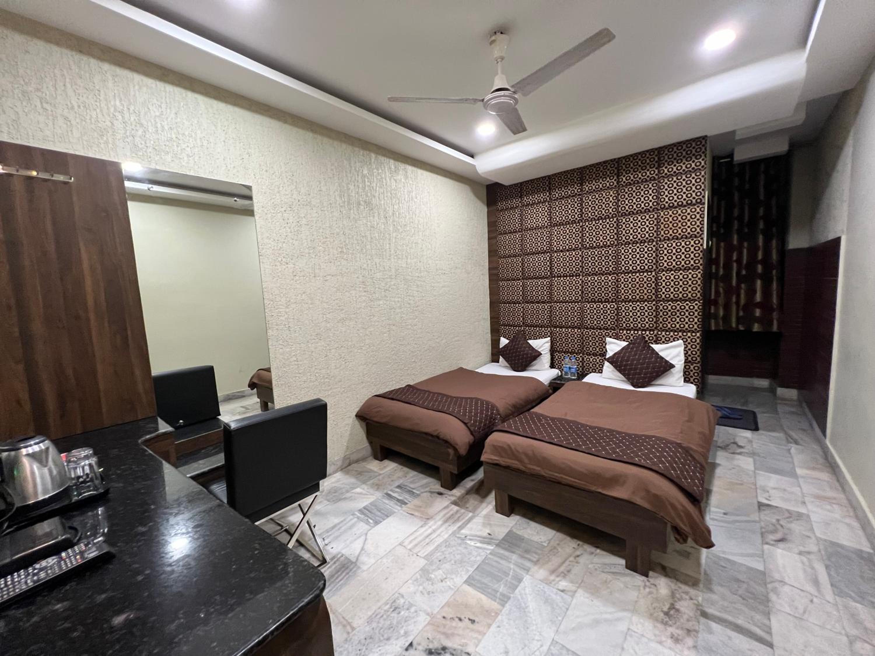 Queen Room - Photo 4