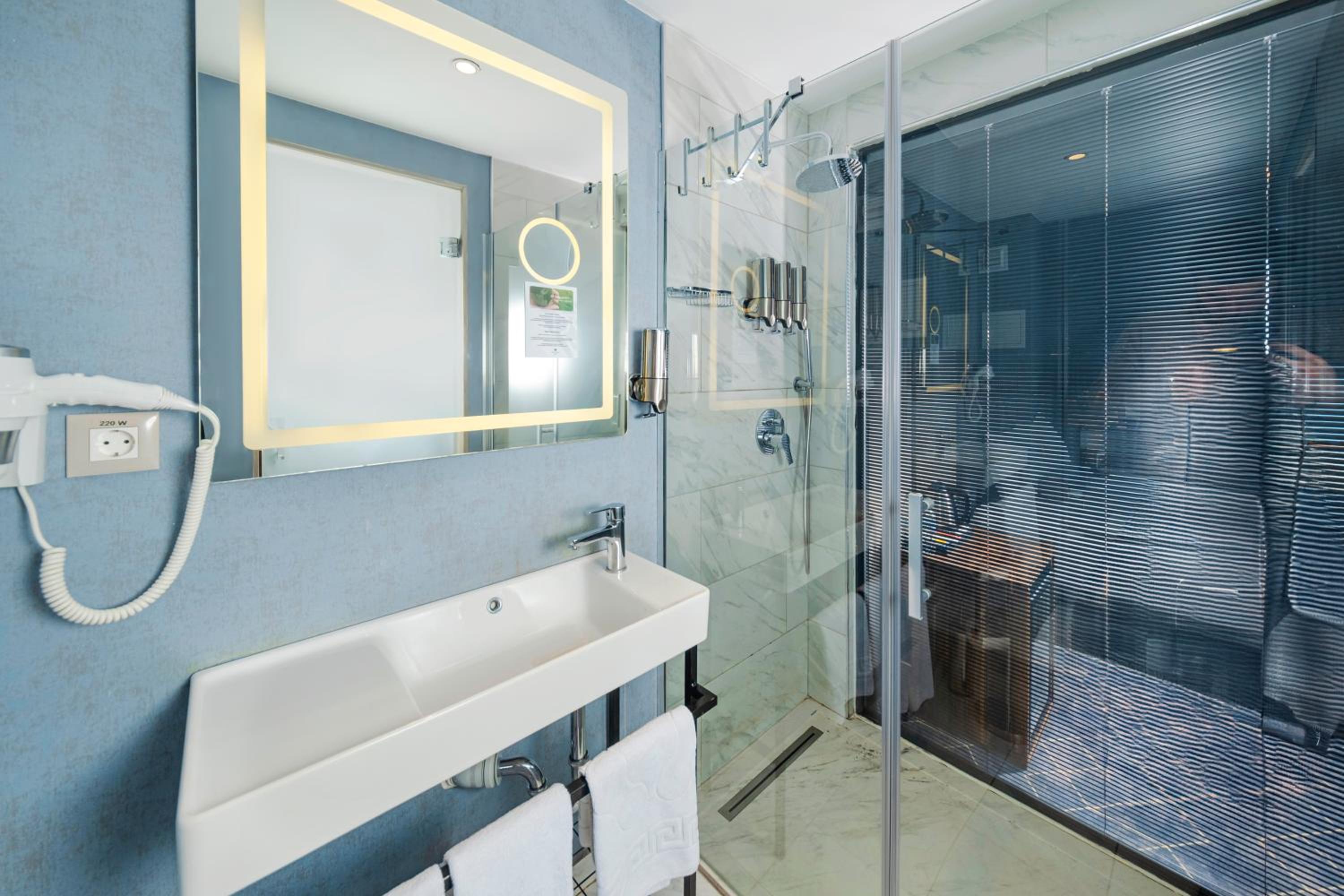 Double Room with Sea View photo 2