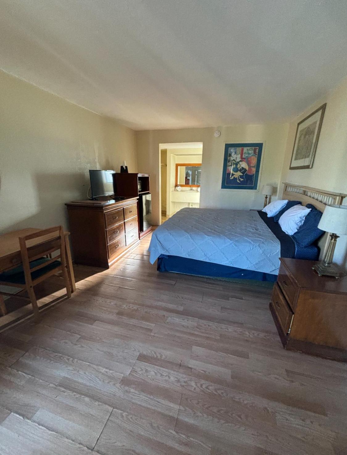 Standard King Room photo 1