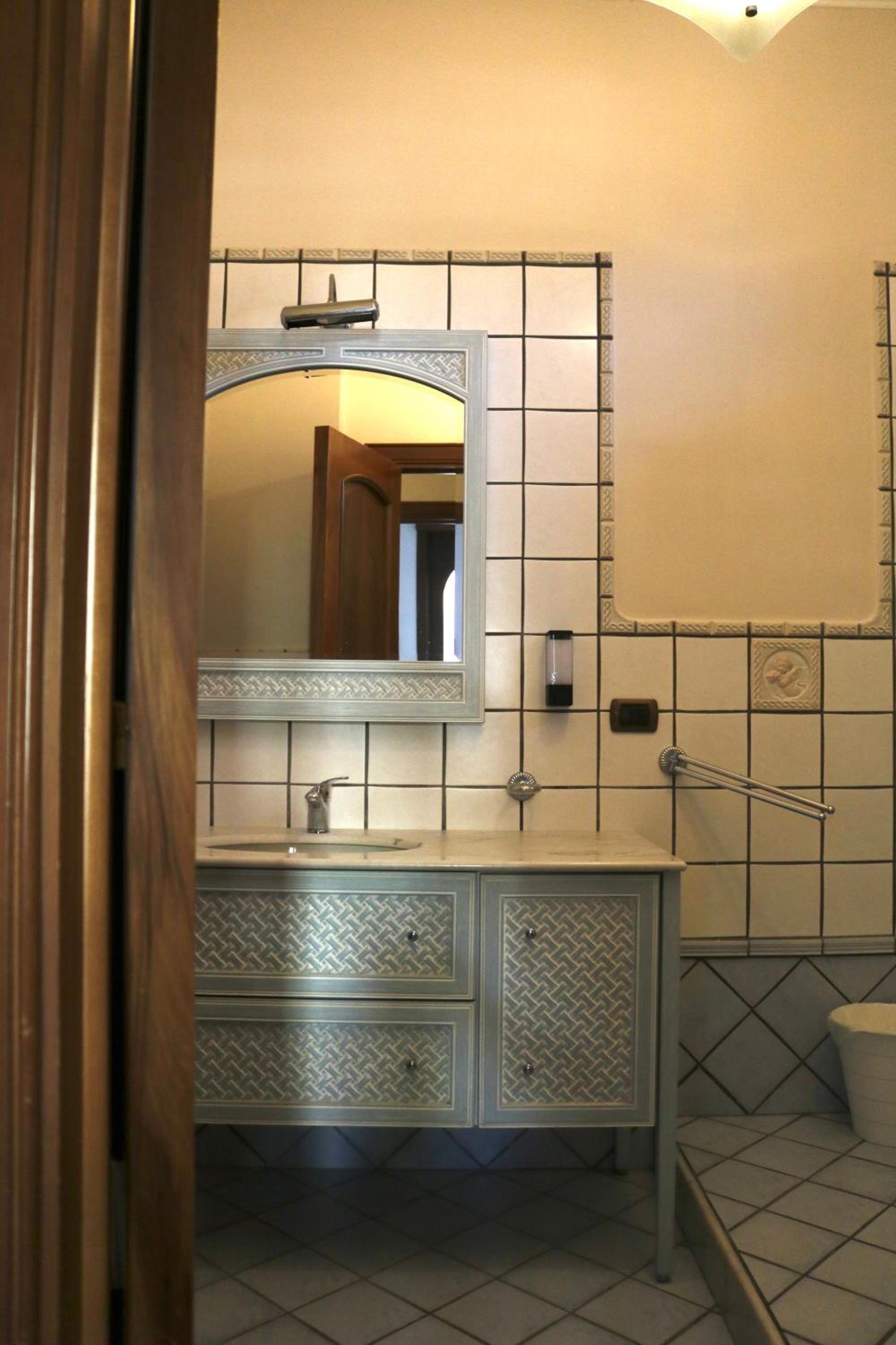 Deluxe King Room - Photo 4