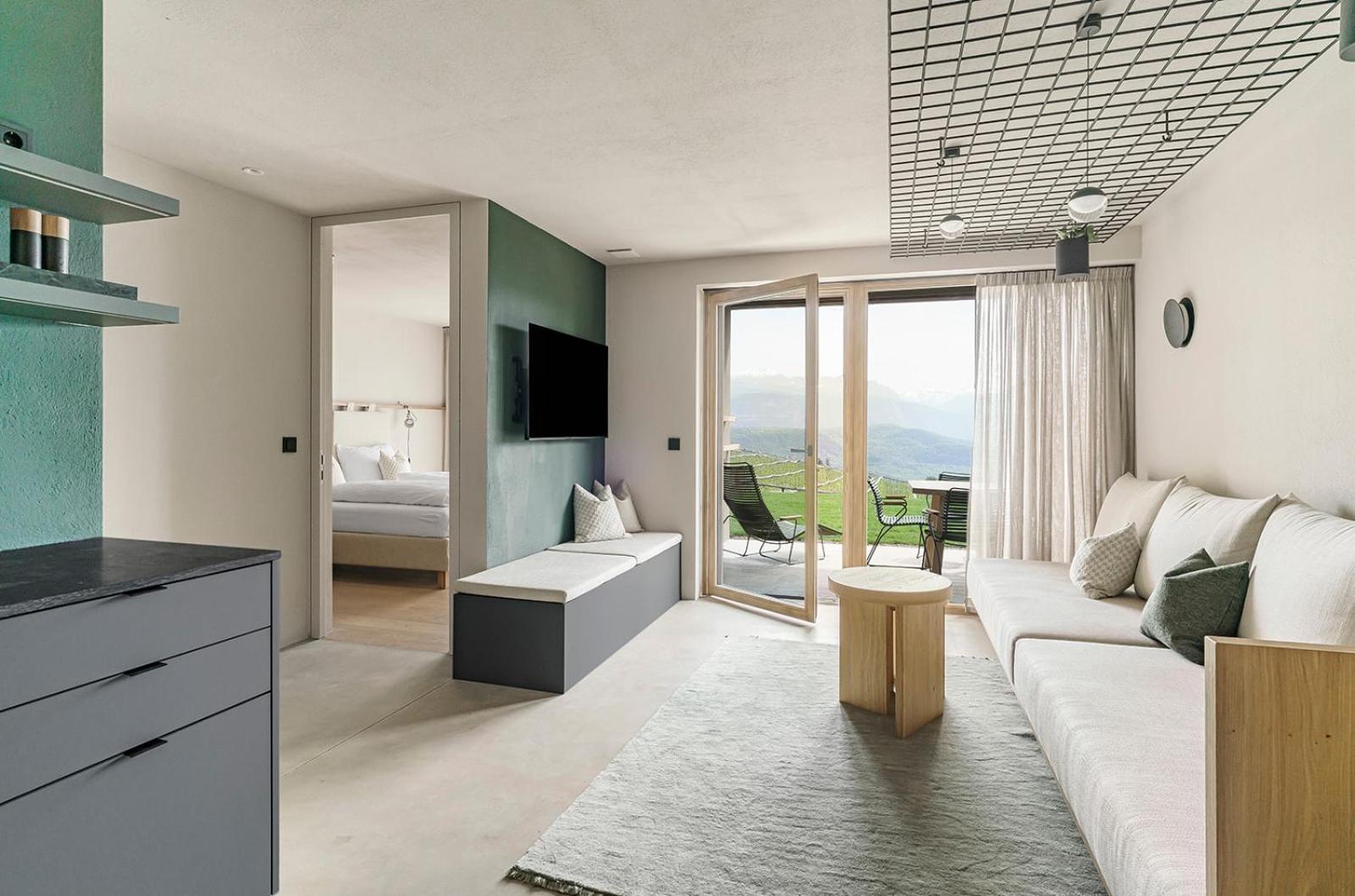 Apartment with Lake View
