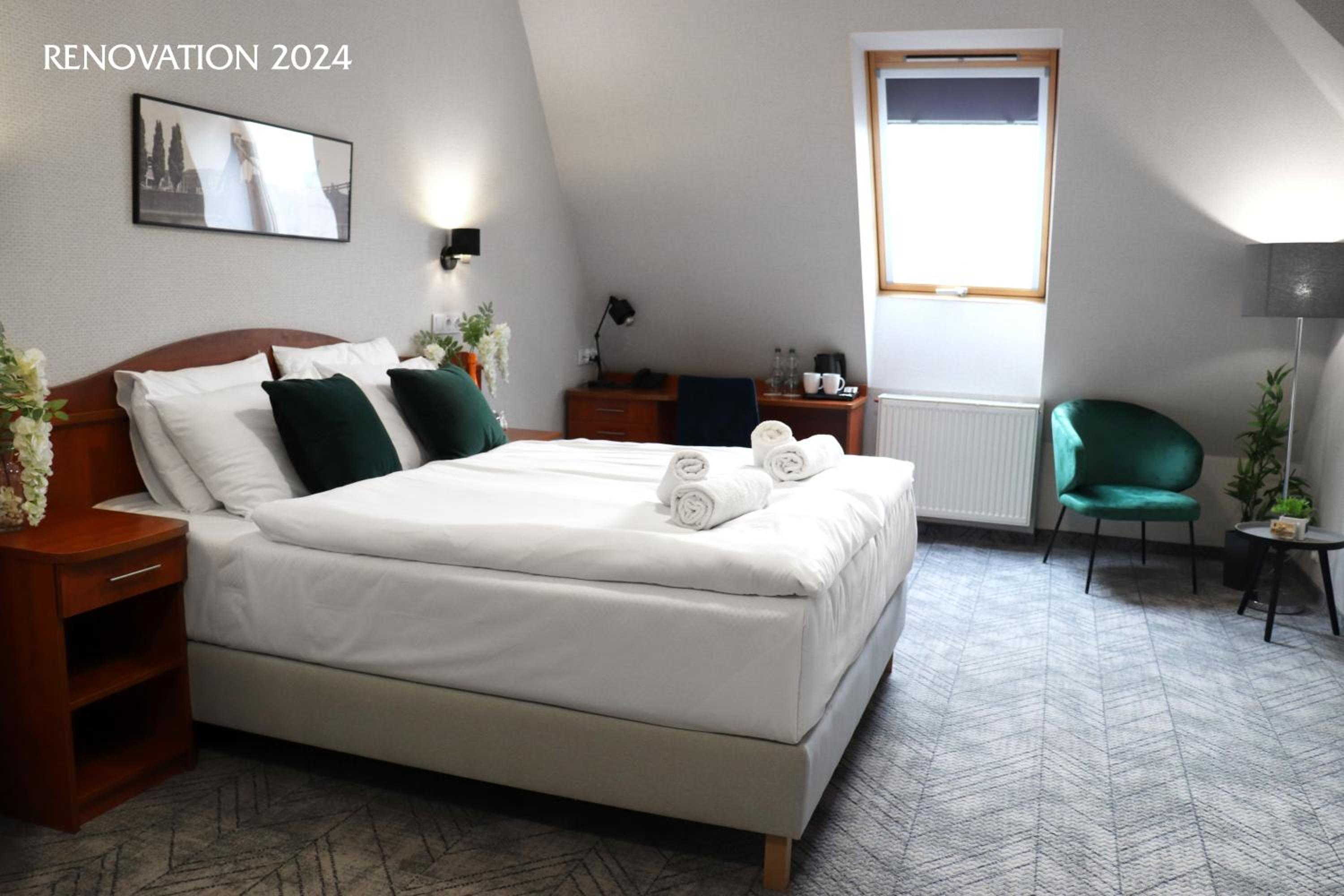 Deluxe Queen Room - Photo 1