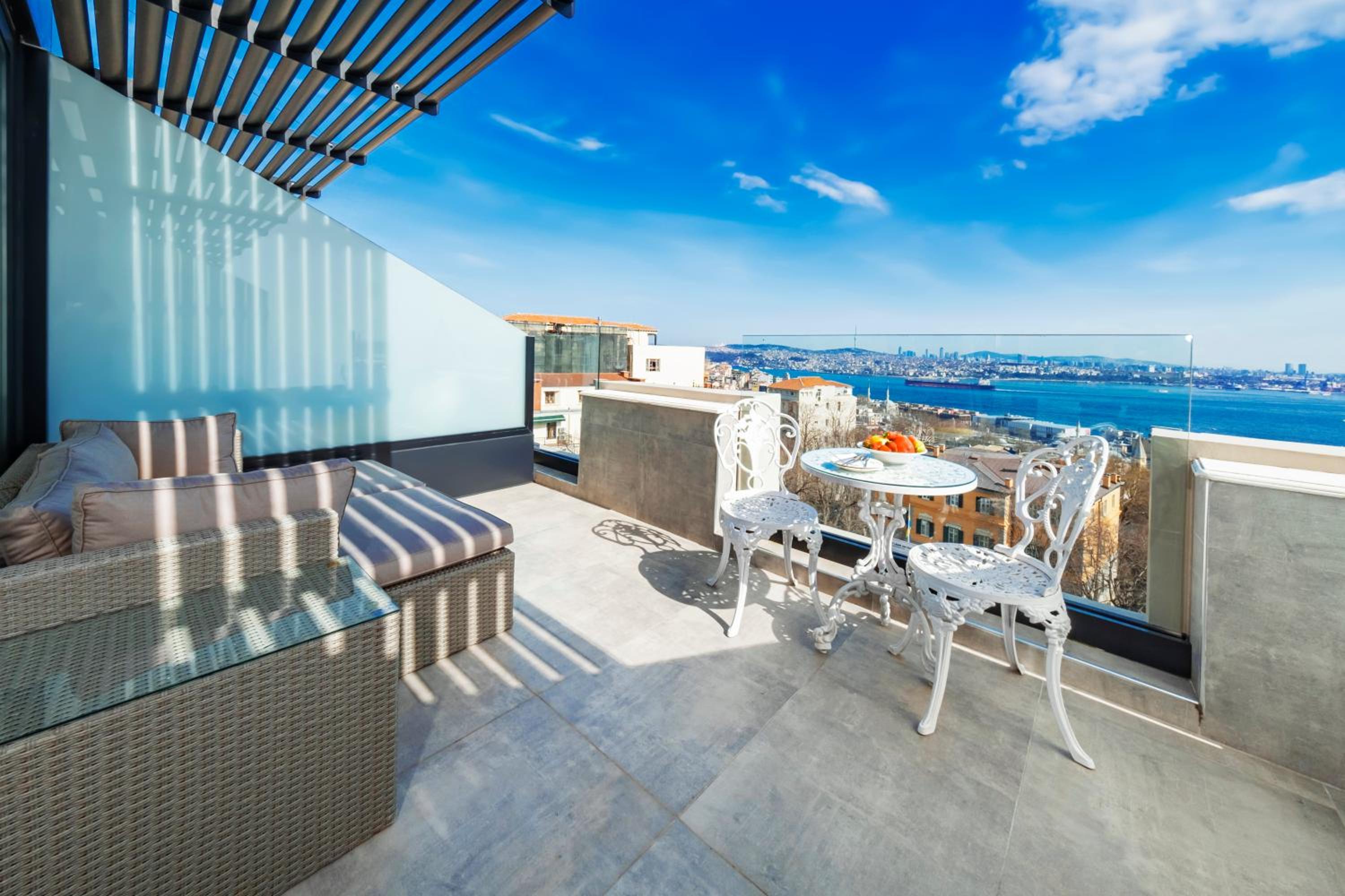 Deluxe Bosphorus Room with Terrace photo 2