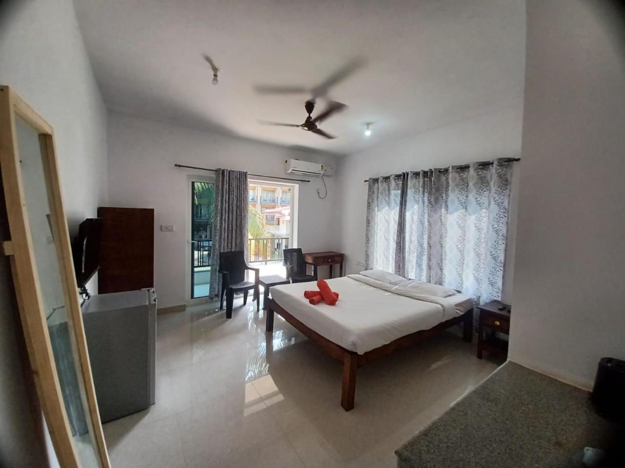 Deluxe Double Room with Balcony - Photo 4