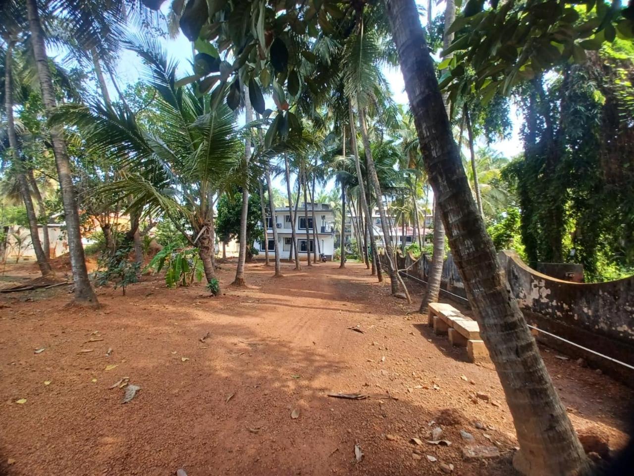 Deluxe Double Room with Balcony - Photo 6