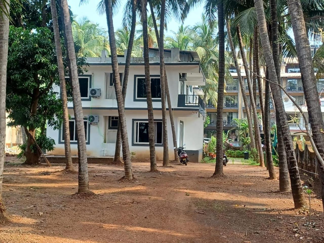 Deluxe Double Room with Balcony - Photo 9