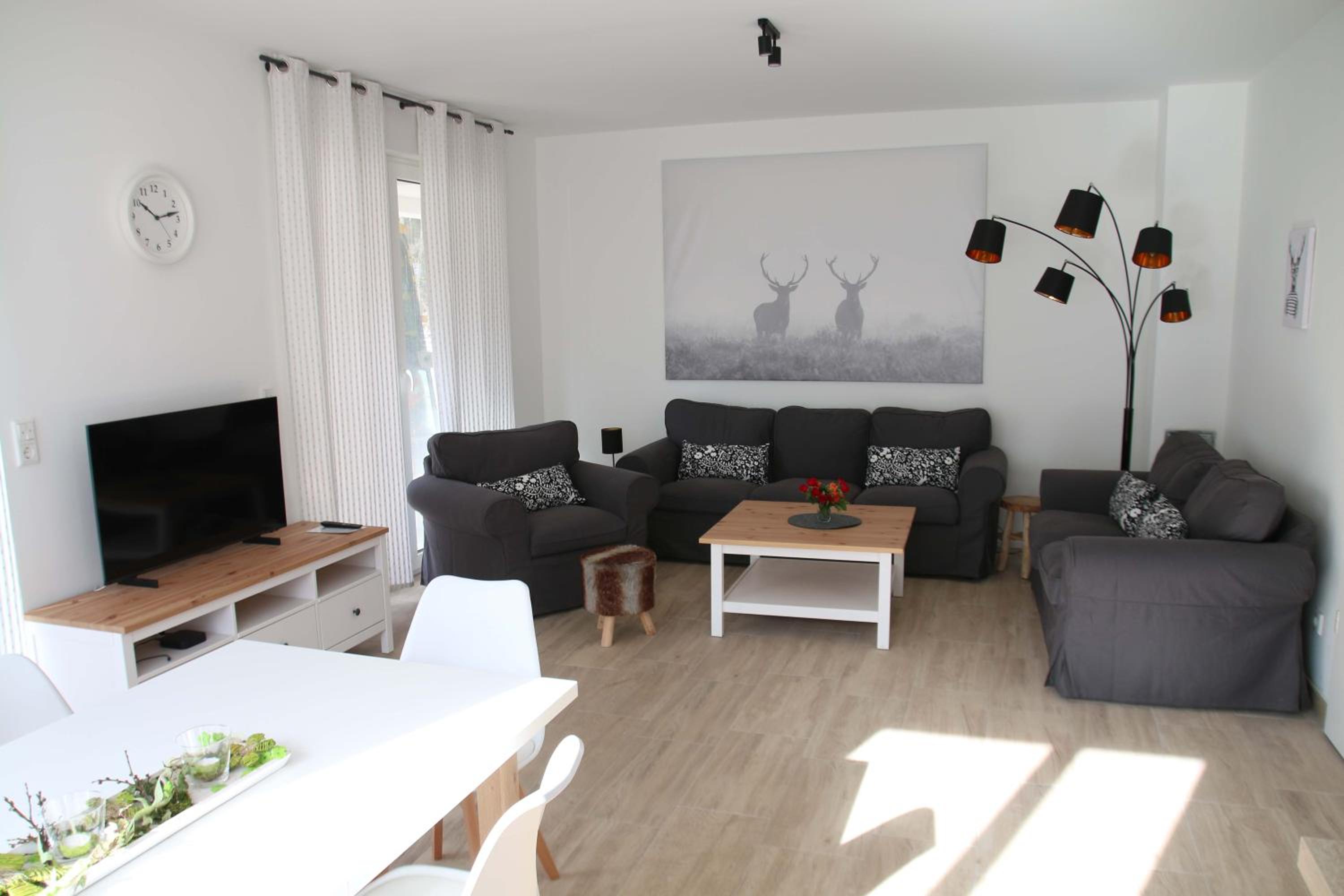 Three-Bedroom House photo 3