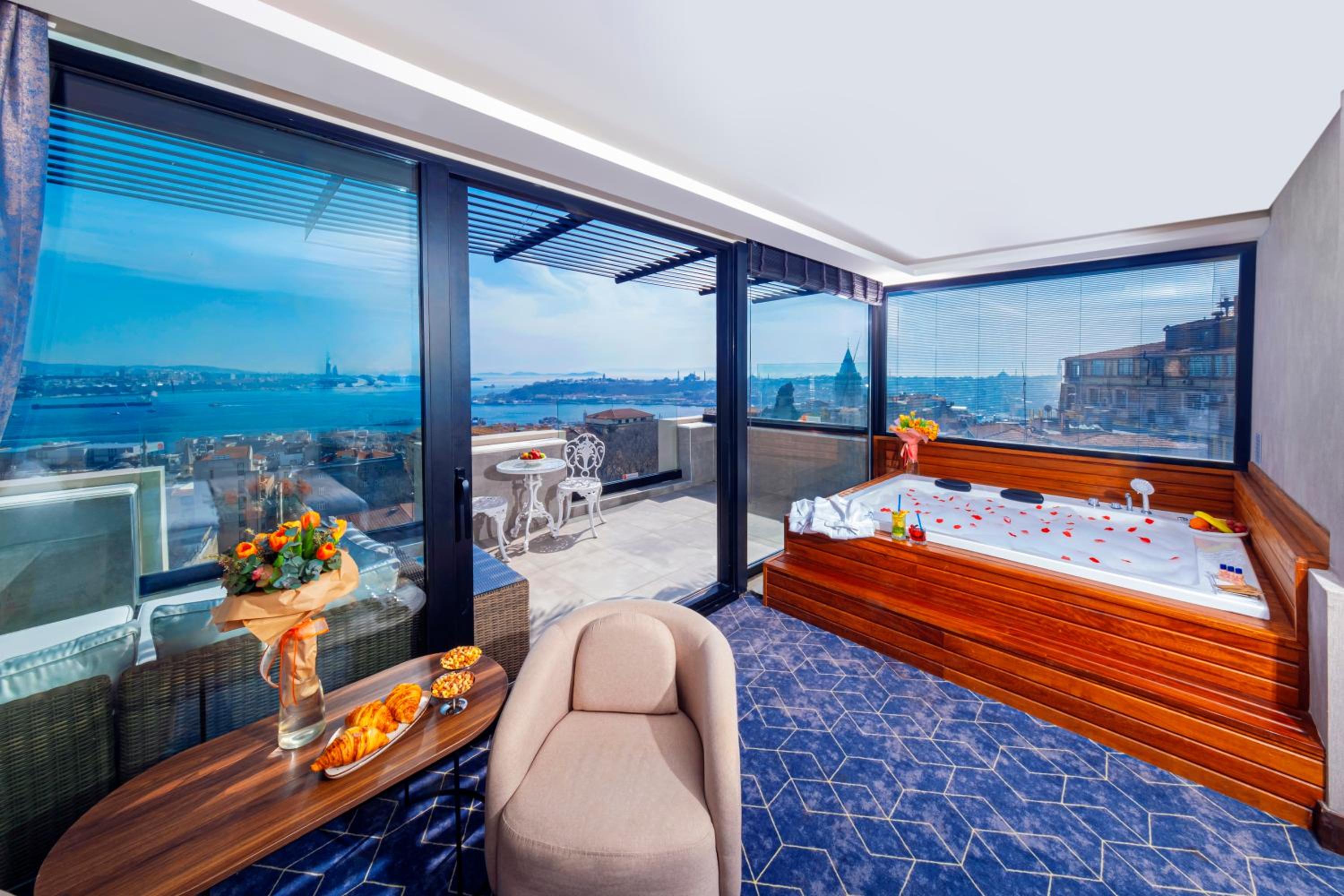 Bosphorus Suite with Terrace photo 3