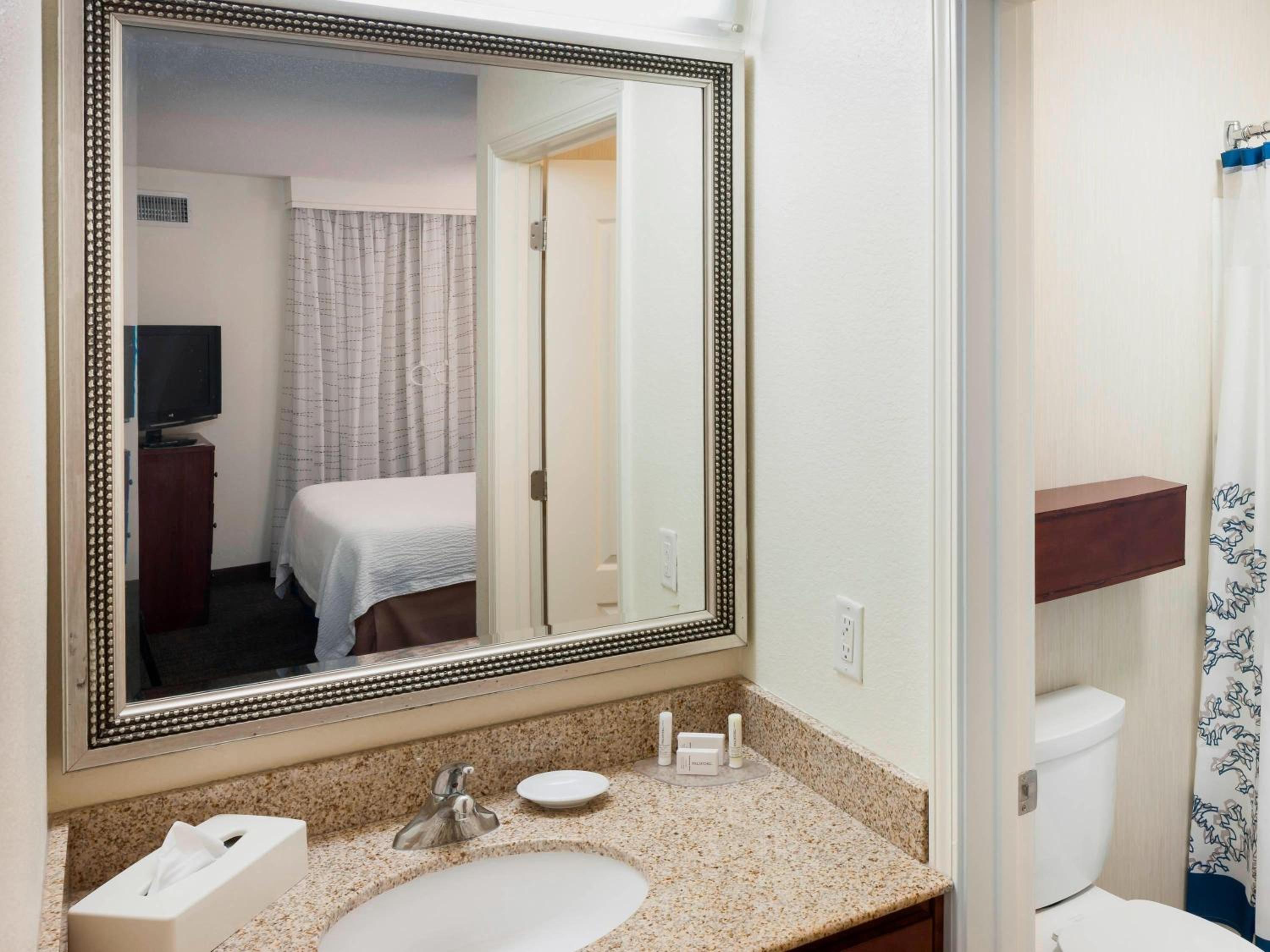 One-Bedroom King Suite - Photo 5