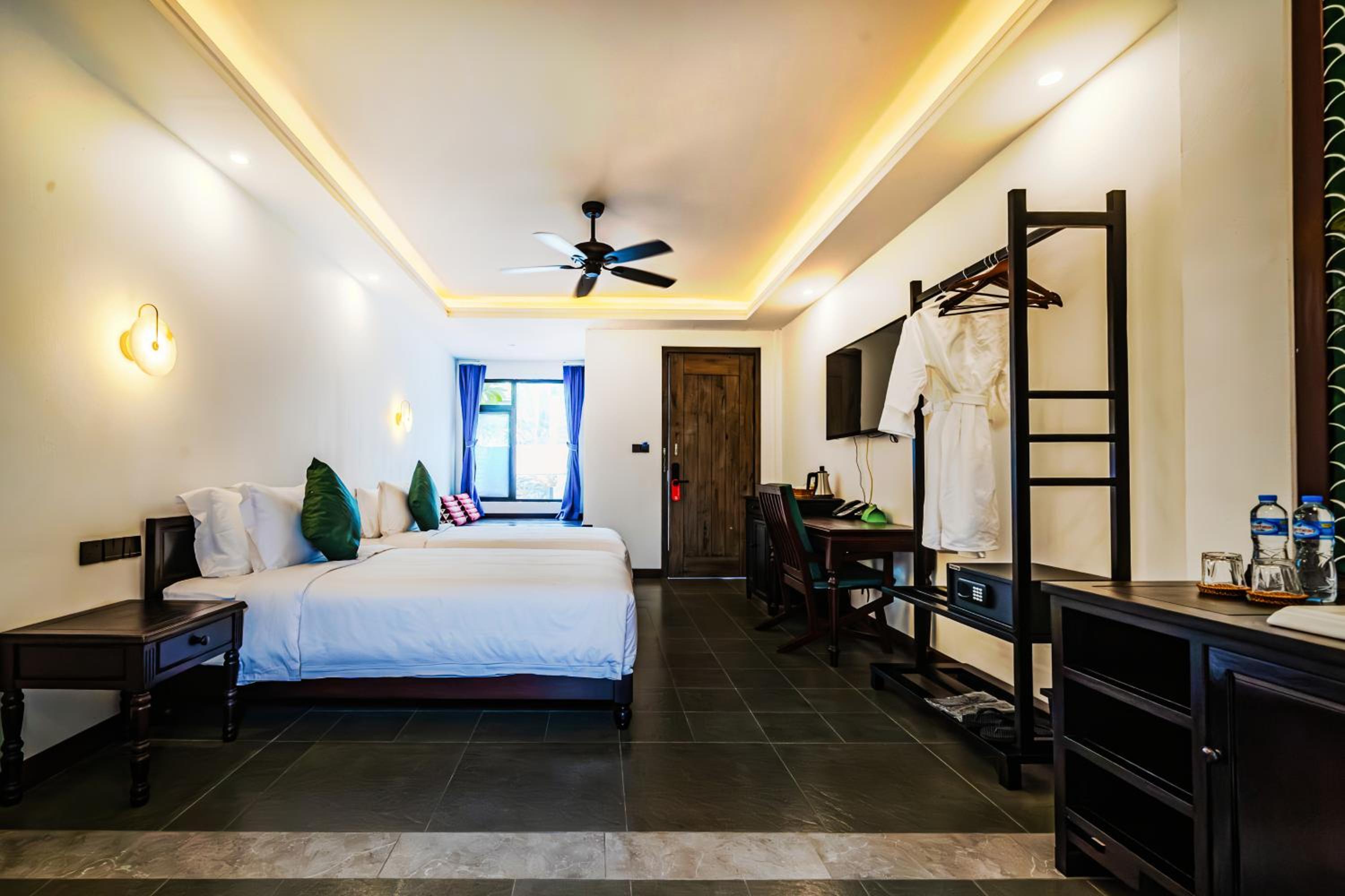 Deluxe Double or Twin Room with Spa Bath - Photo 2