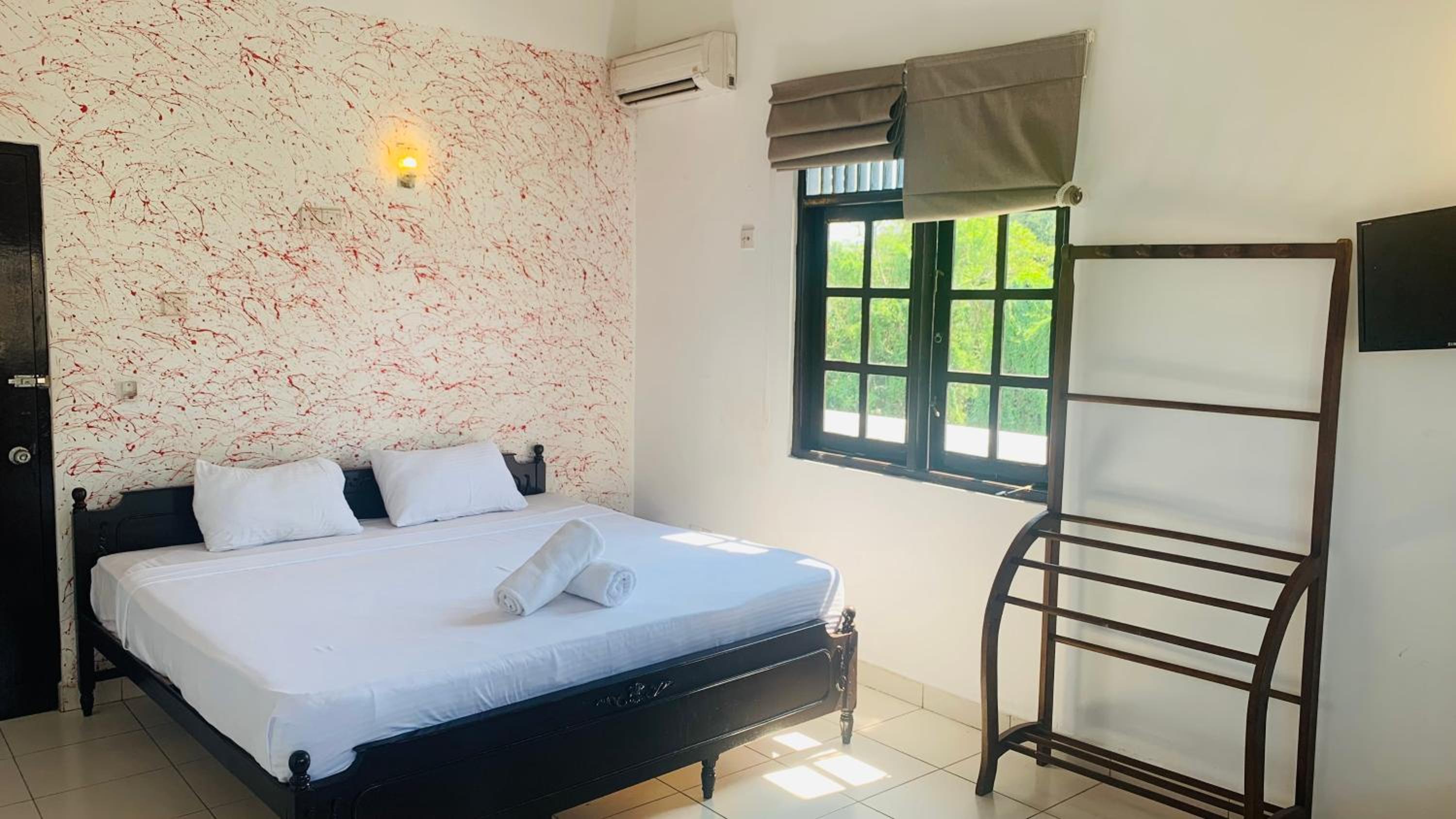 One-Bedroom Apartment with Balcony photo 1