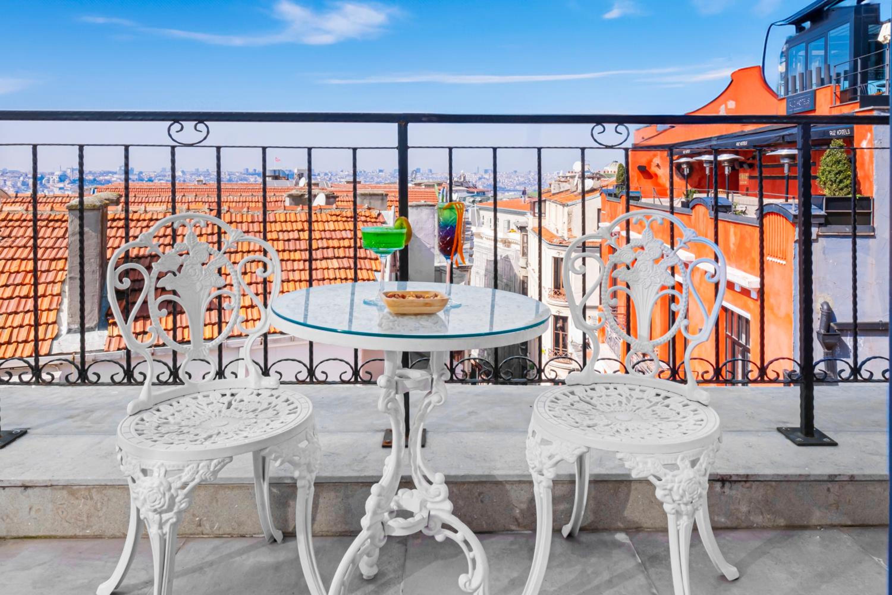 King Suite with Balcony photo 3