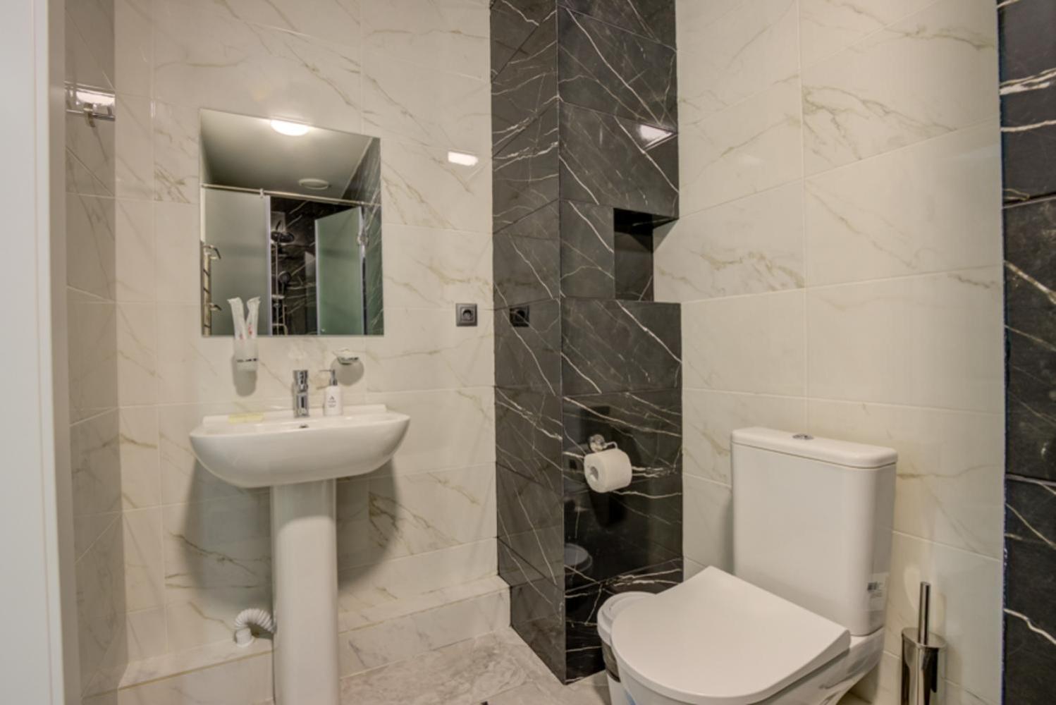 Standard Twin Room - Photo 5