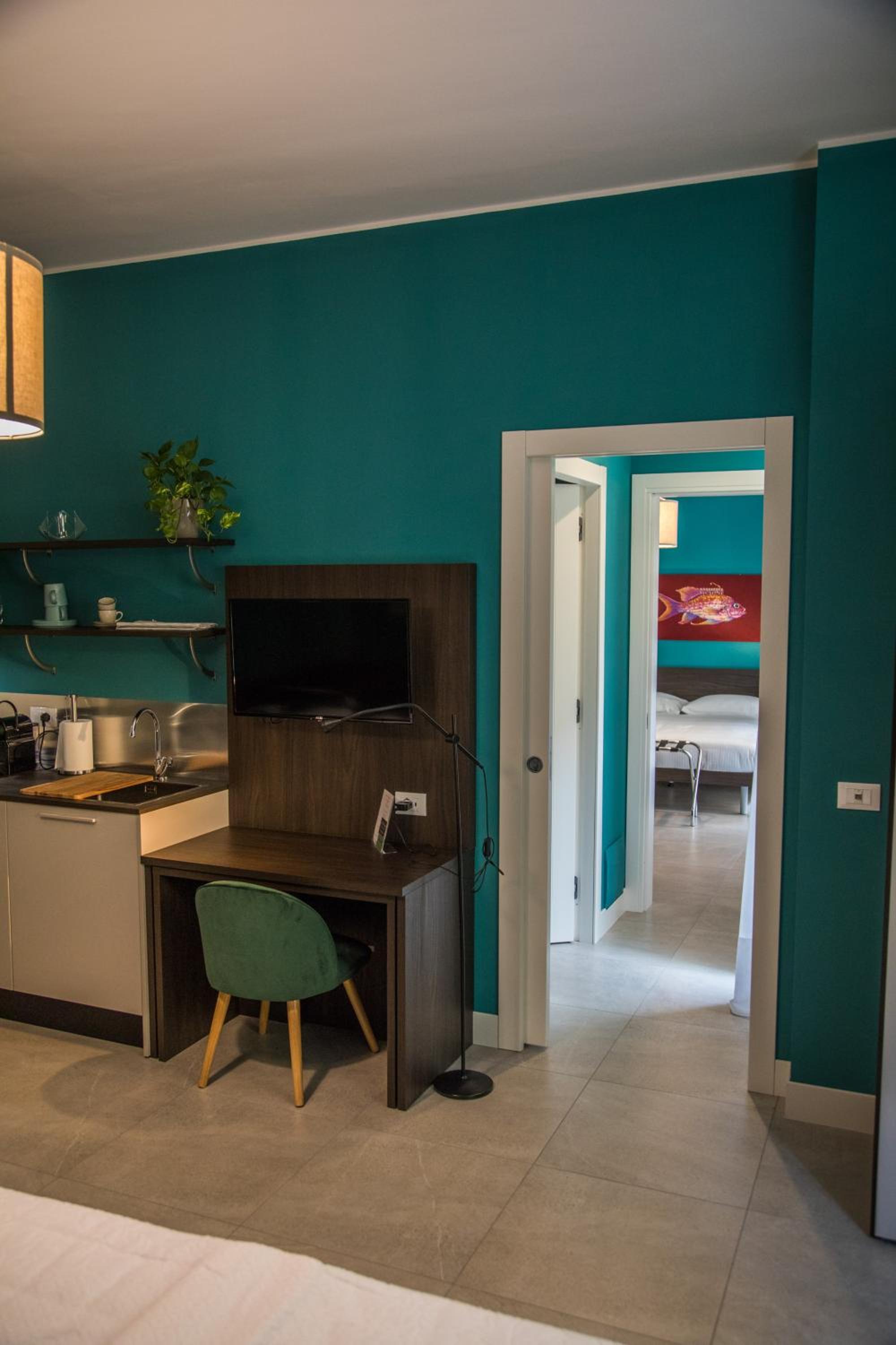 Triple Room with Balcony - Photo 11