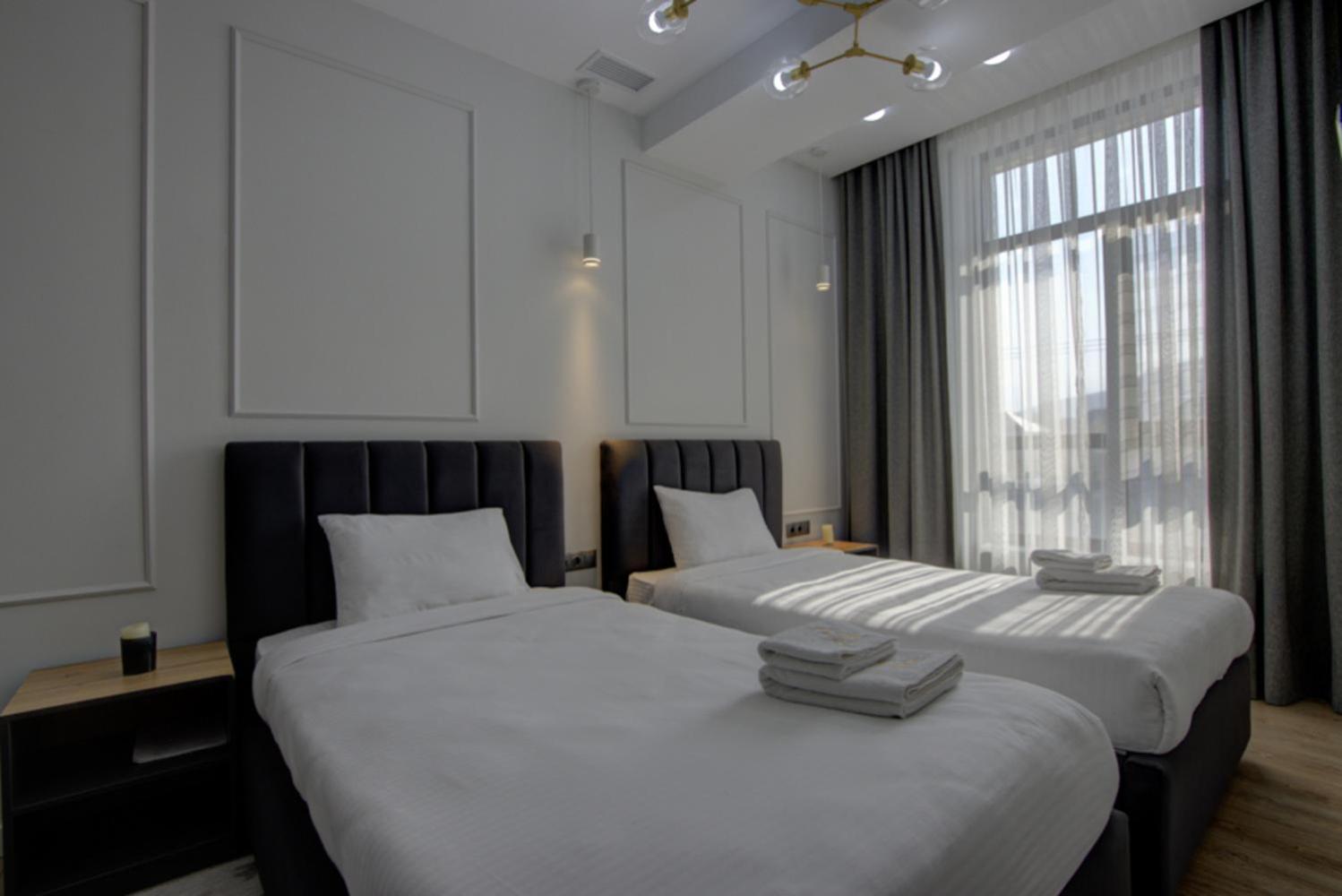 Standard Twin Room - Photo 3