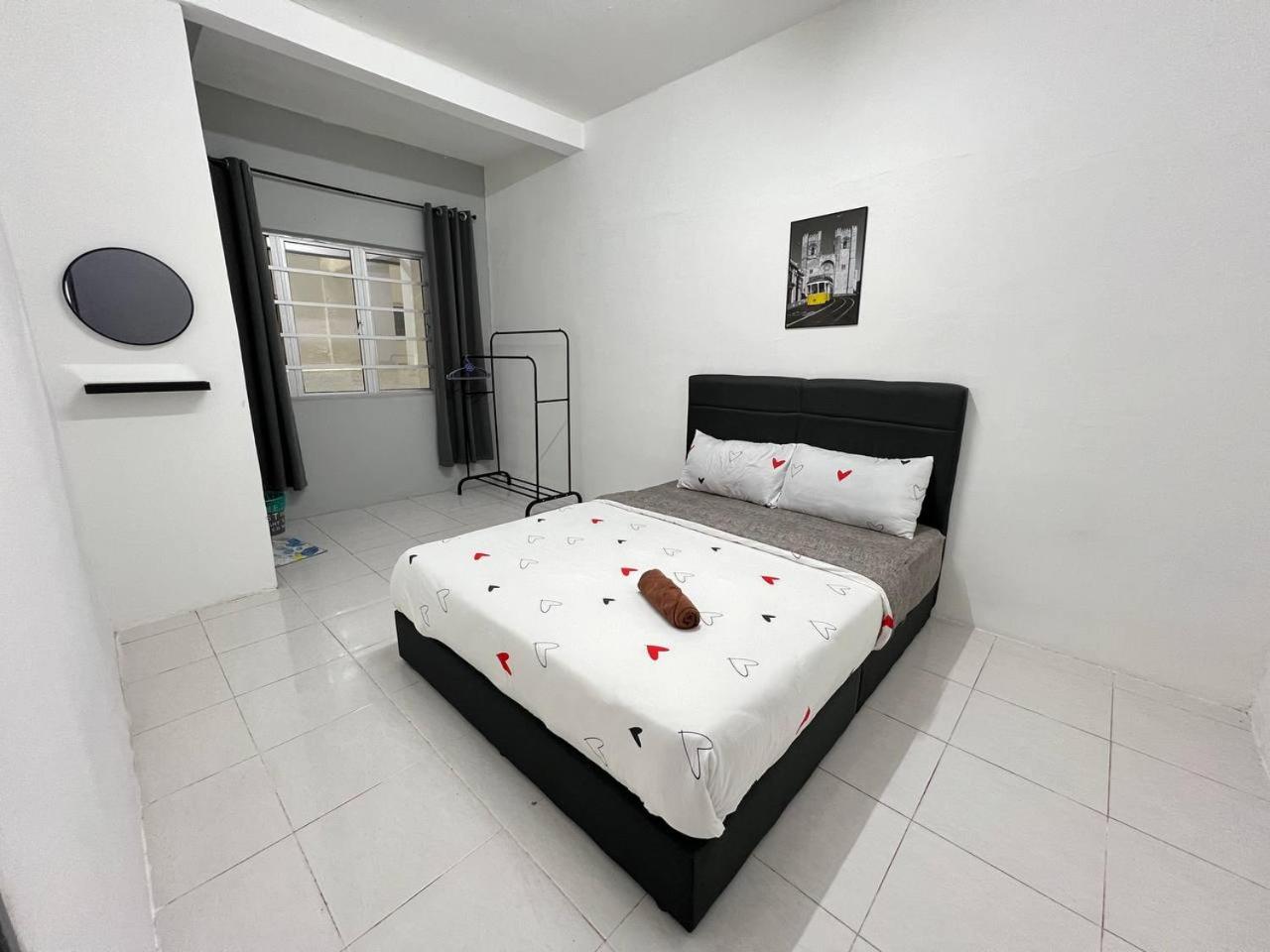 Three-Bedroom Apartment photo 3