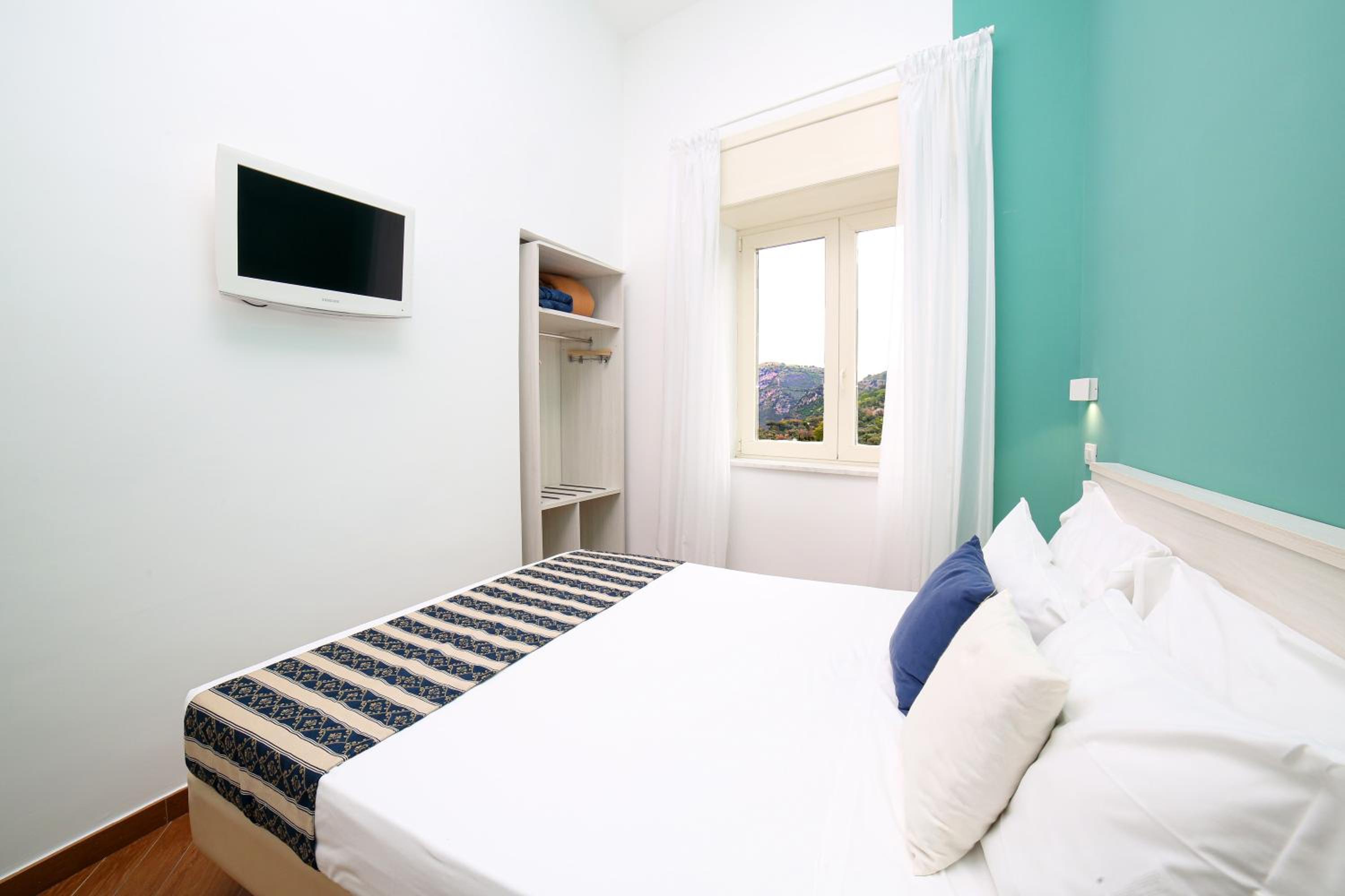 Standard Double or Twin Room - Photo 1