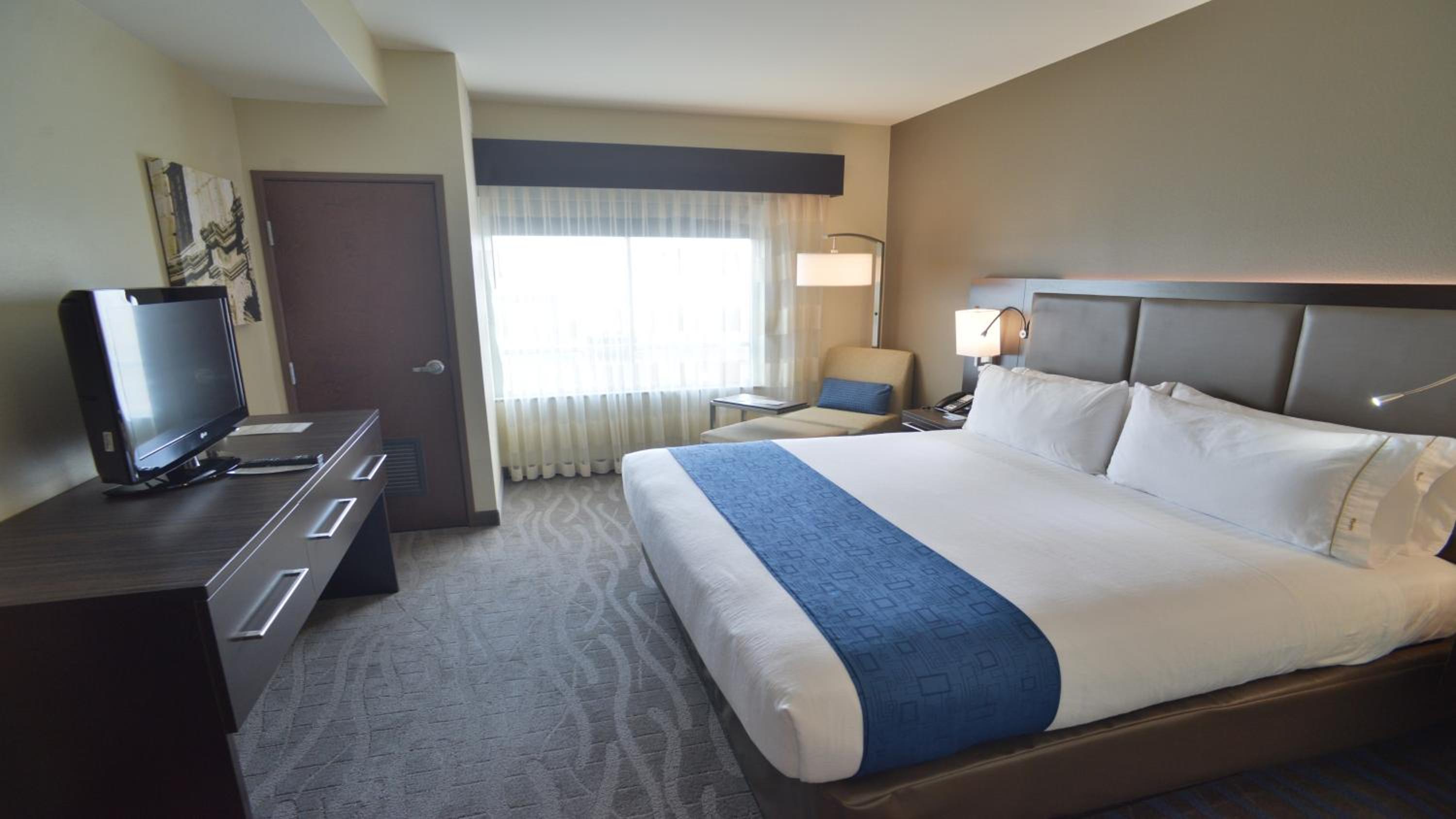 One-Bedroom King Suite - Photo 1