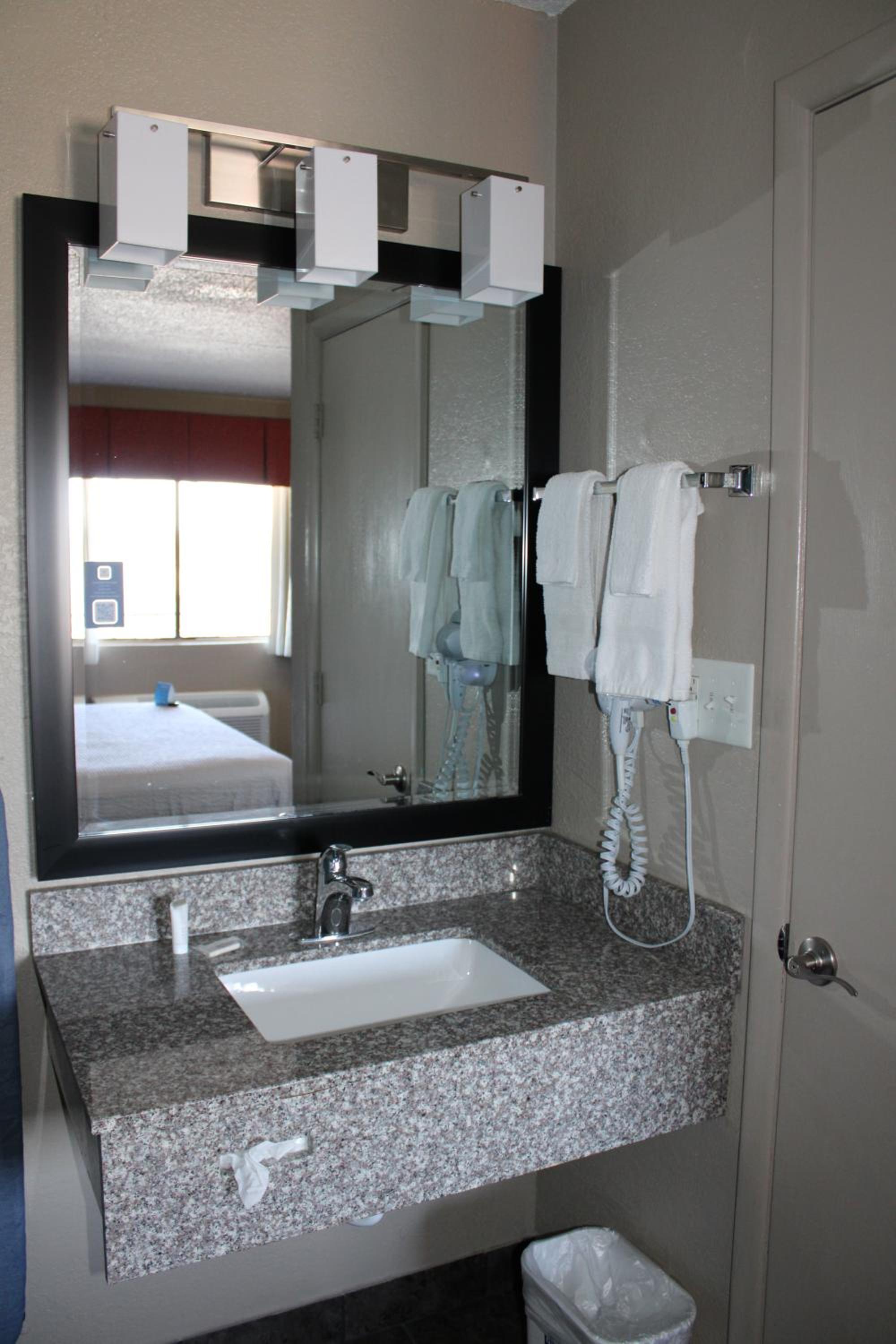 Standard Double Room - Smoking - Photo 4