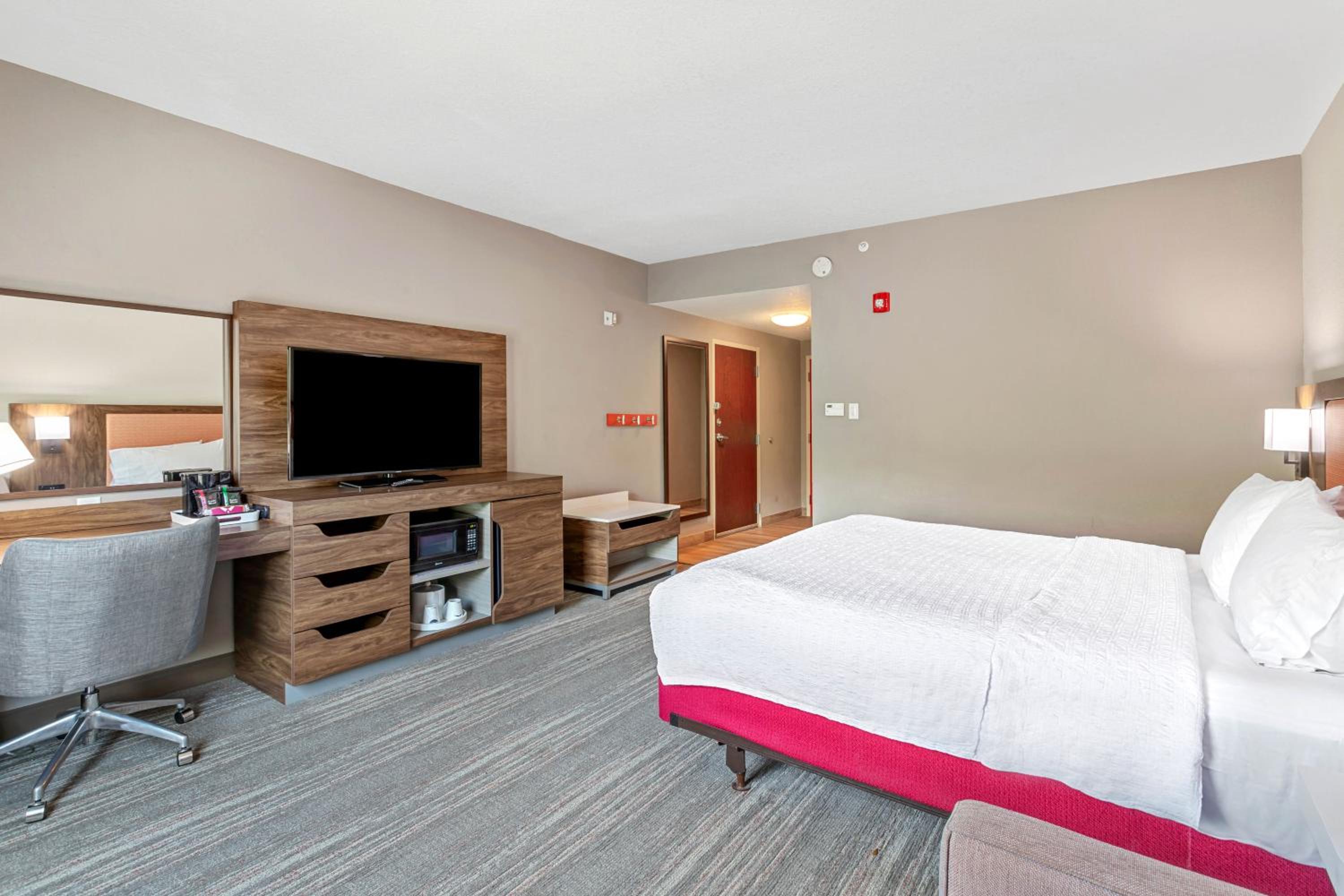 King Room with Roll-In Shower - Disability Access