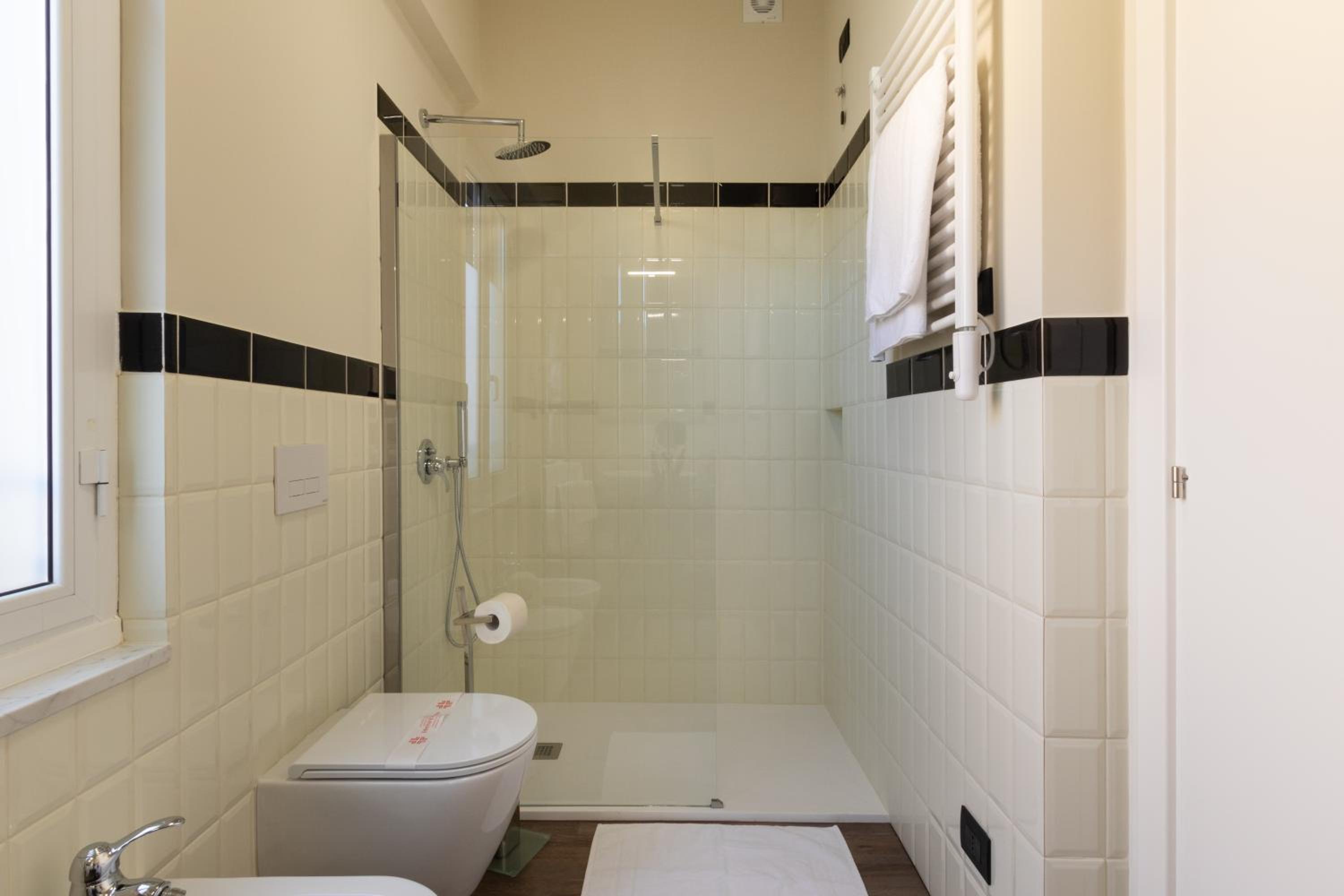 Deluxe Double or Twin Room - Photo 8