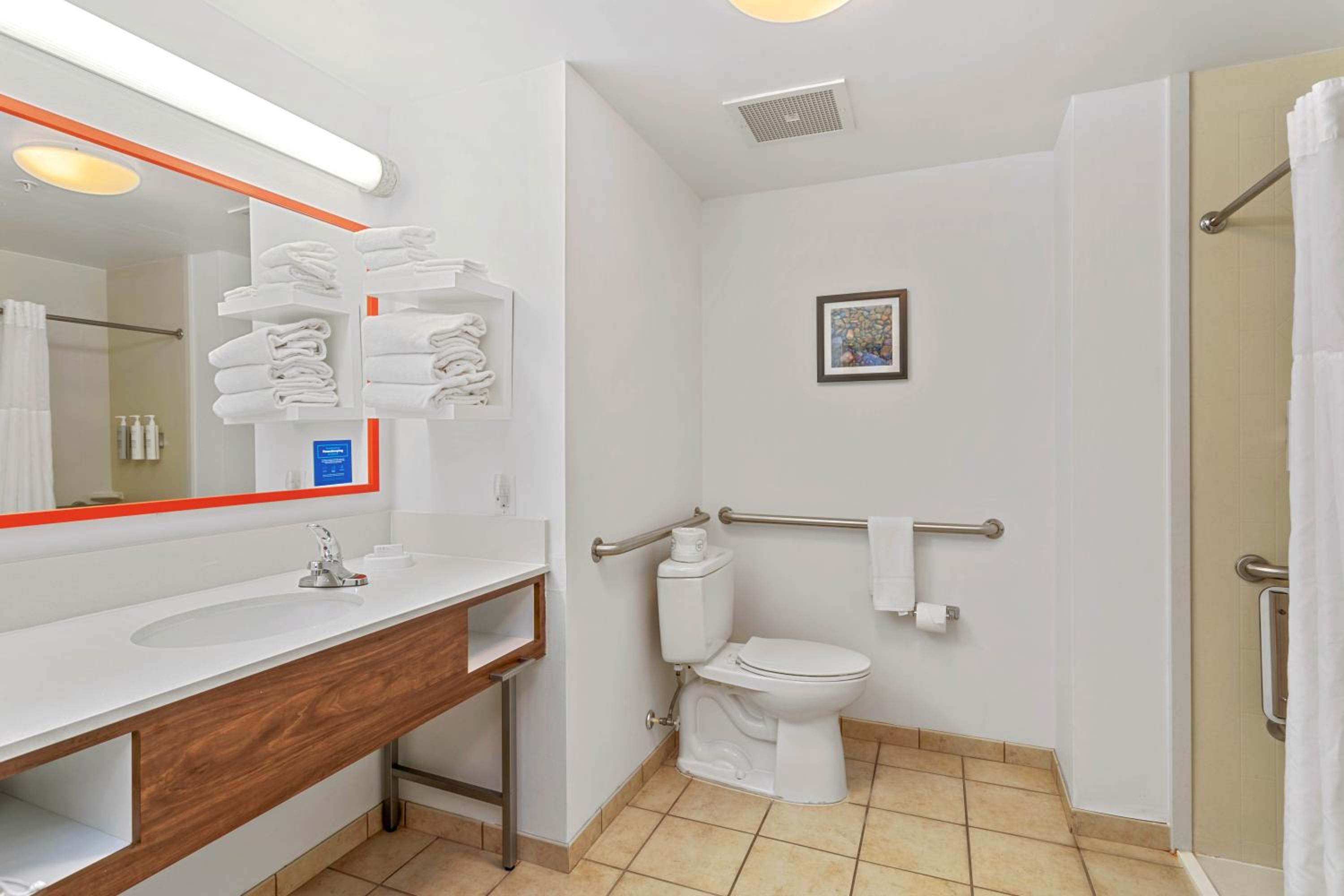 King Room with Roll-In Shower - Disability Access