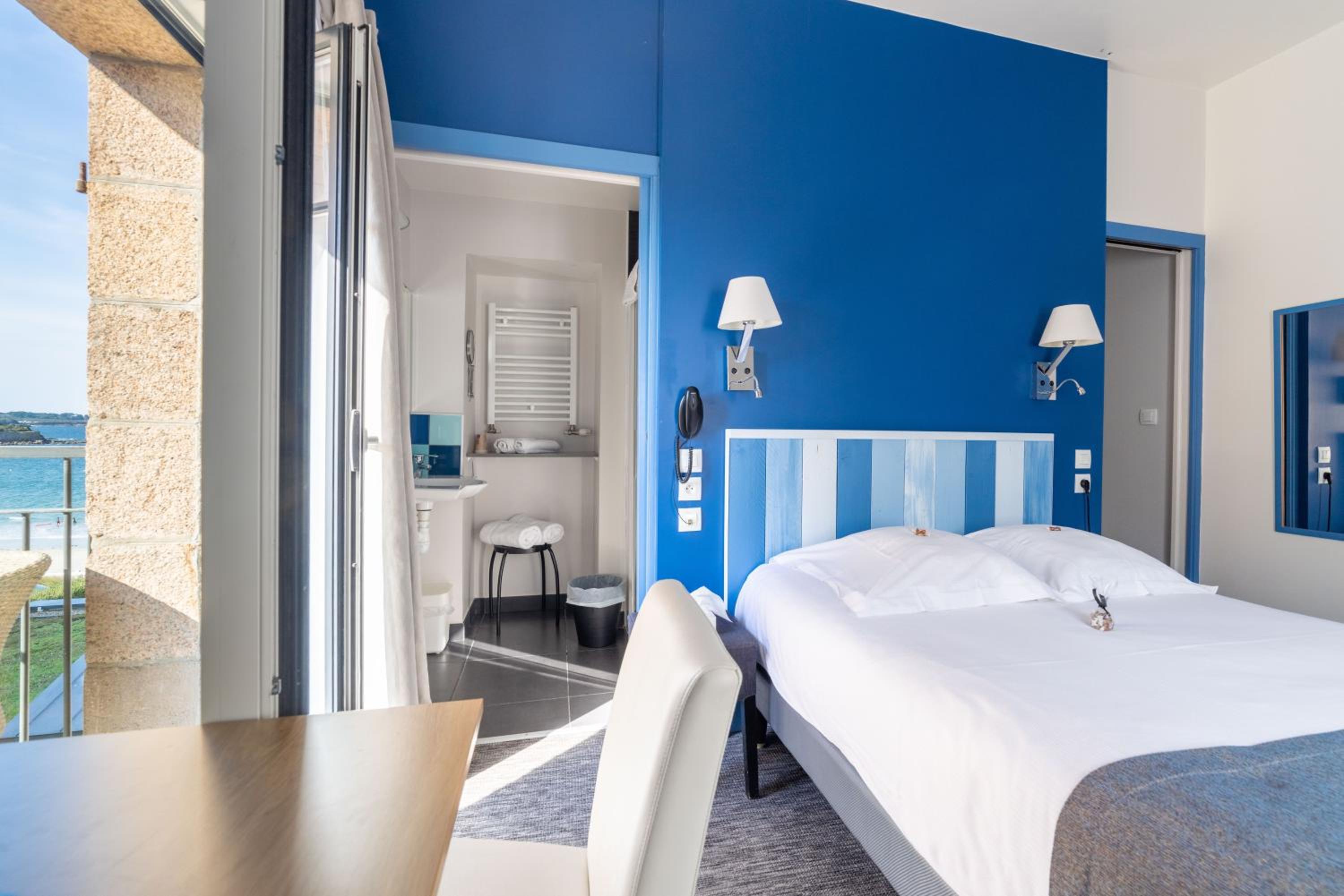 Small Double Room photo 1