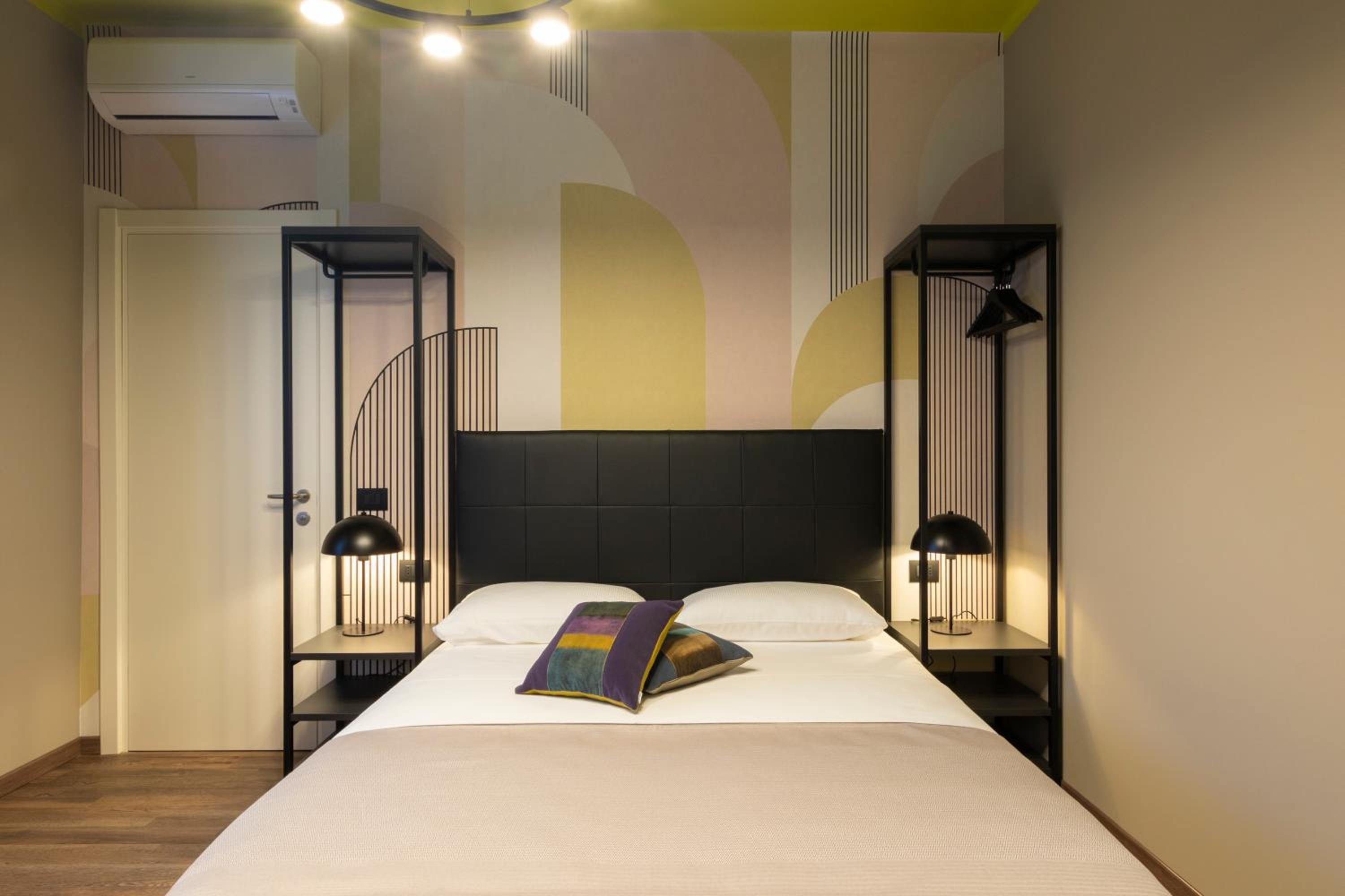 Standard Double or Twin Room - Photo 7