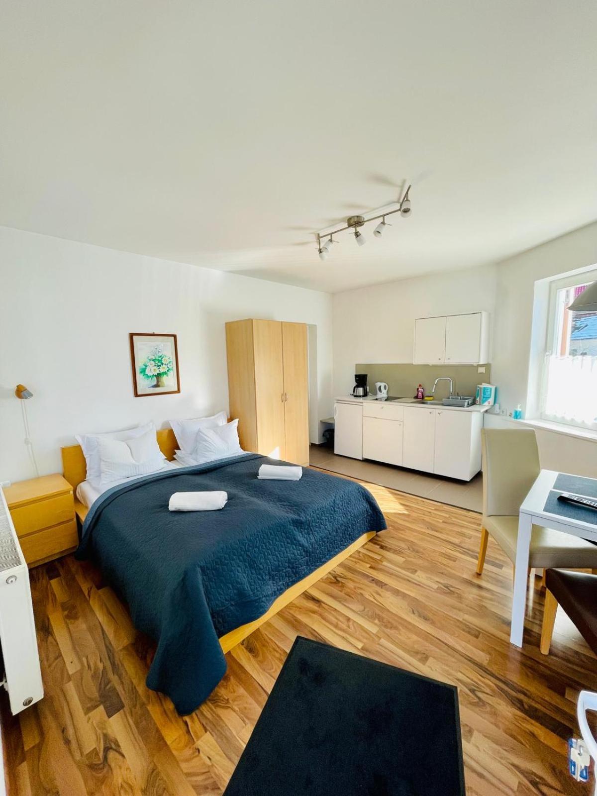 Small Double Room - Photo 1