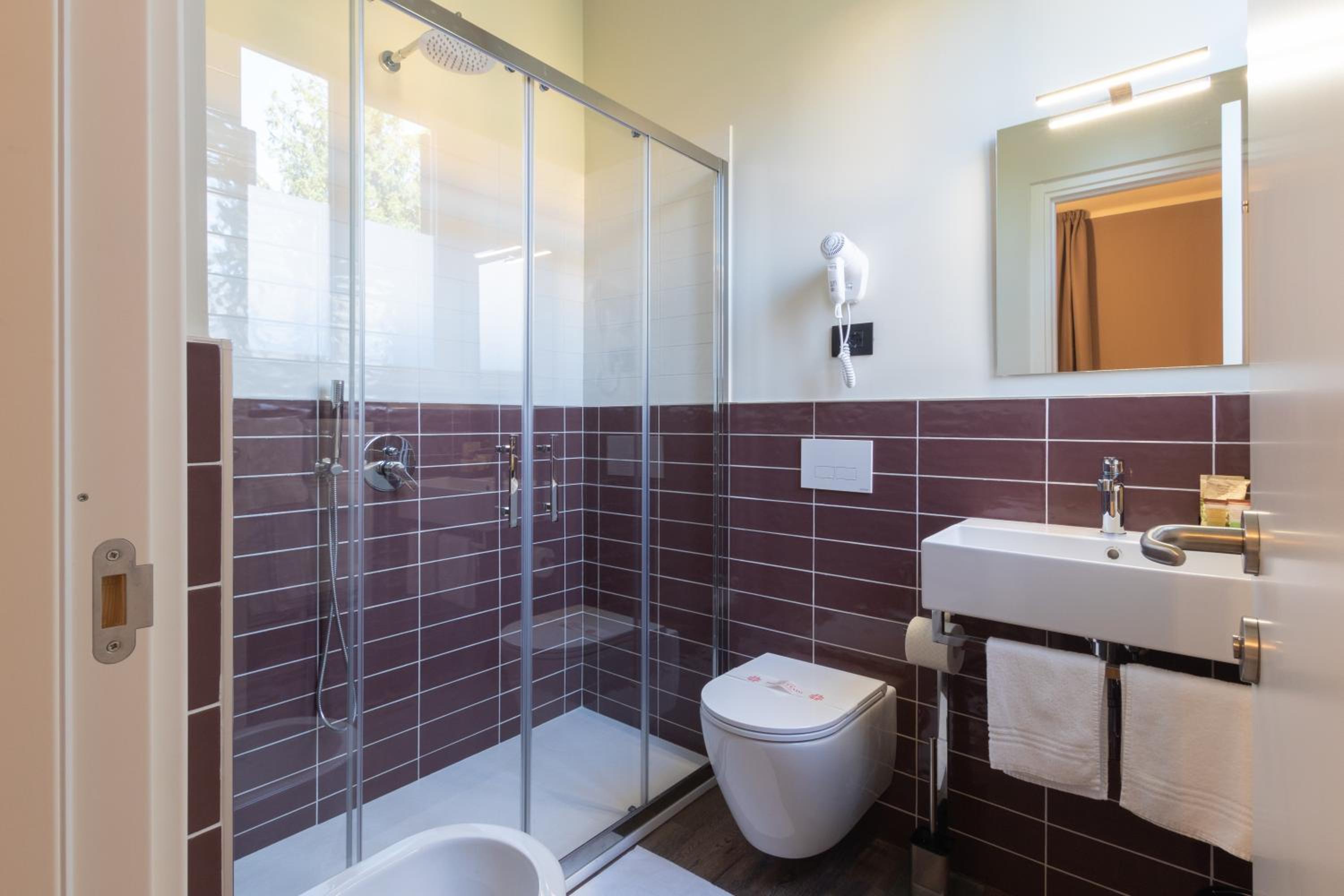 Standard Double or Twin Room - Photo 2