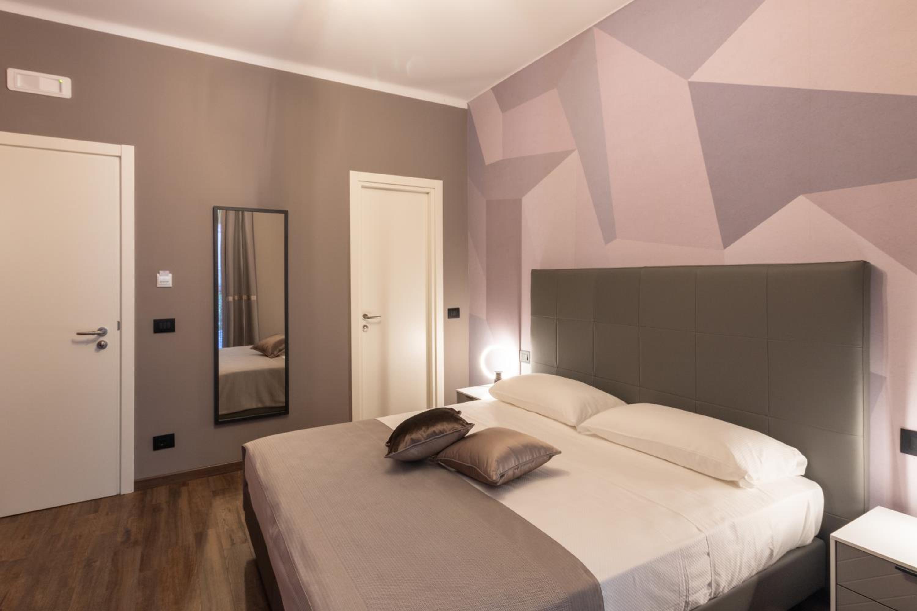 Standard Double or Twin Room - Photo 4