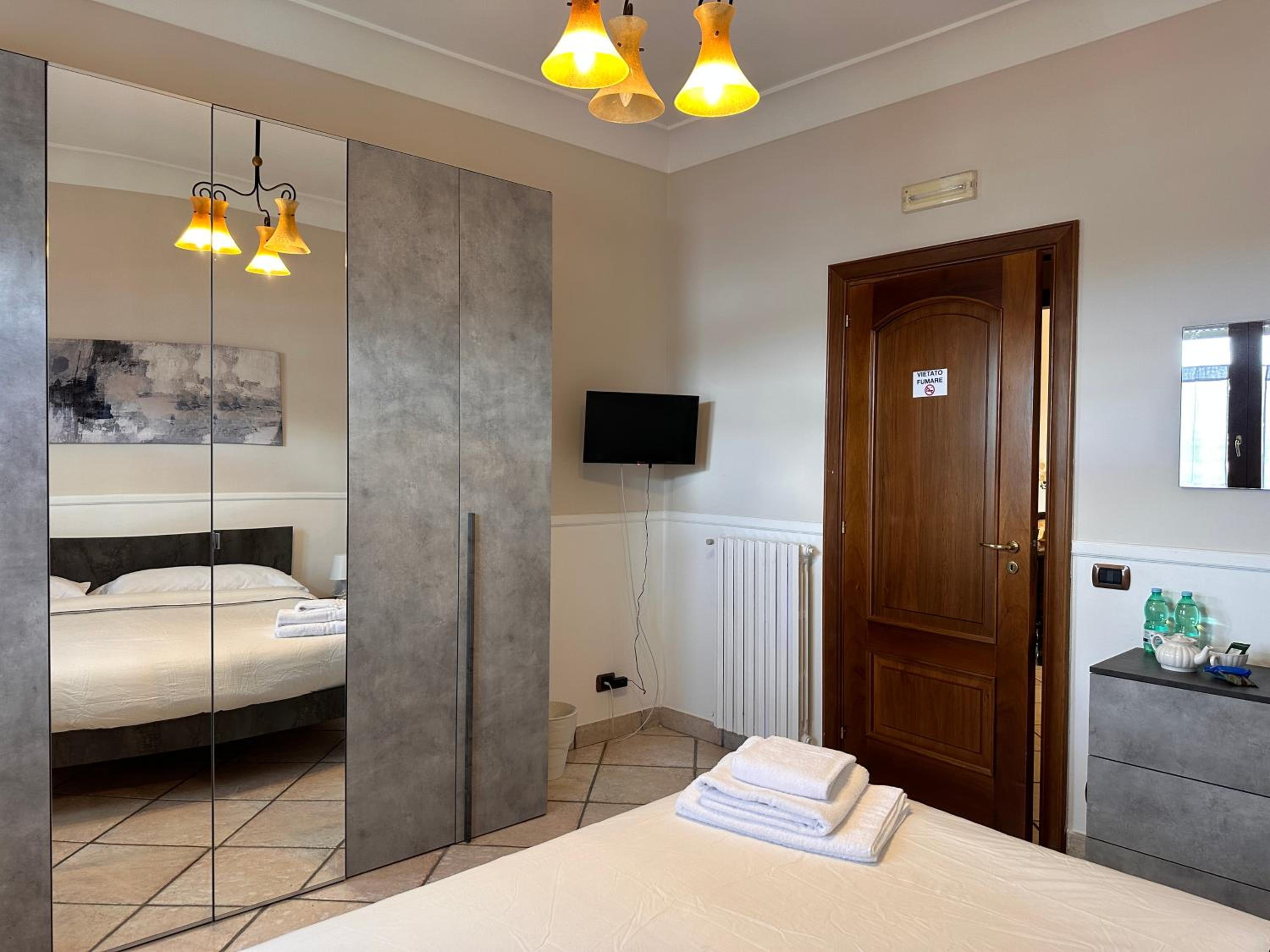Deluxe Double Room with Bath photo 2
